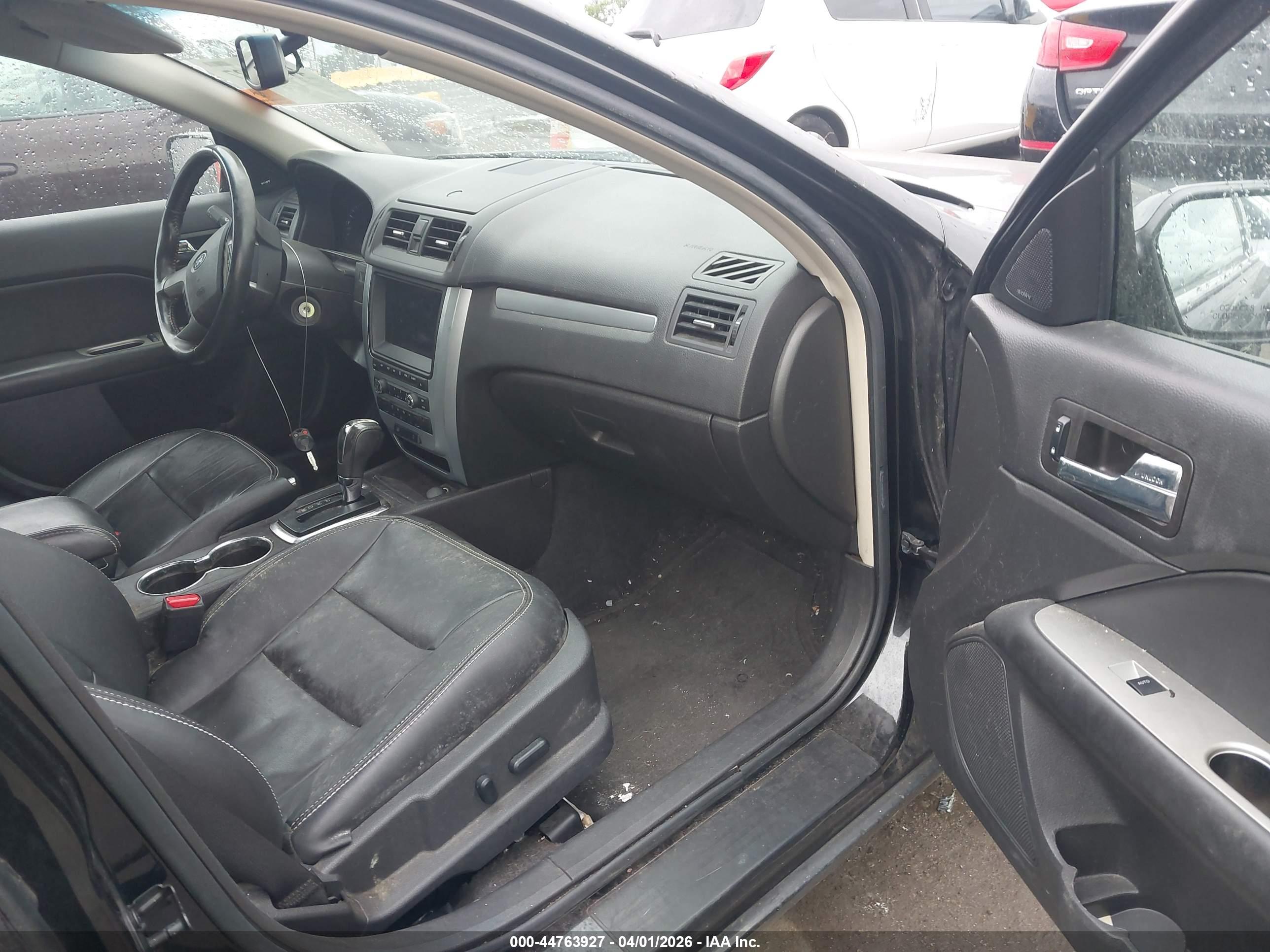FORD FUSION image 5