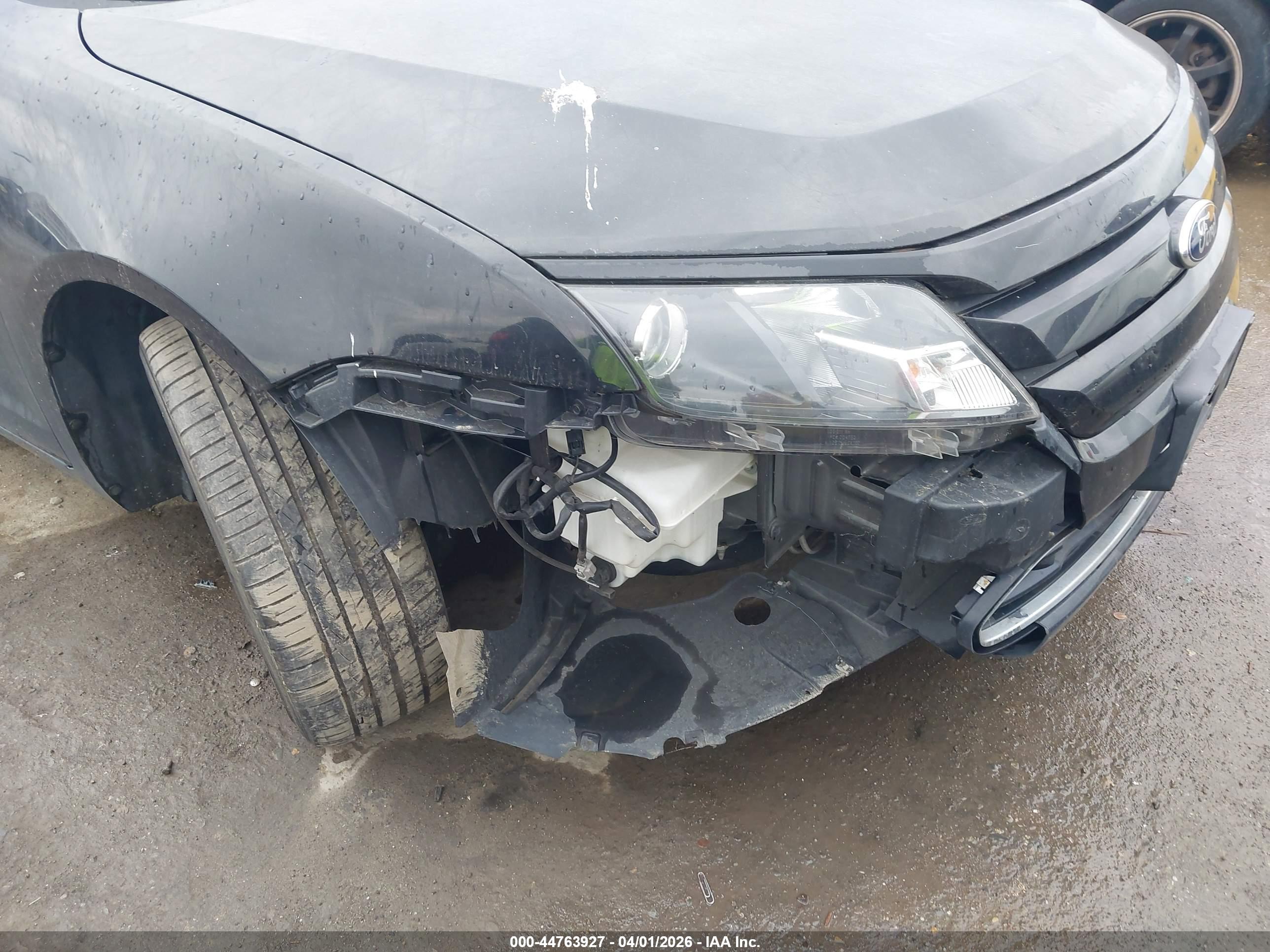FORD FUSION image 6