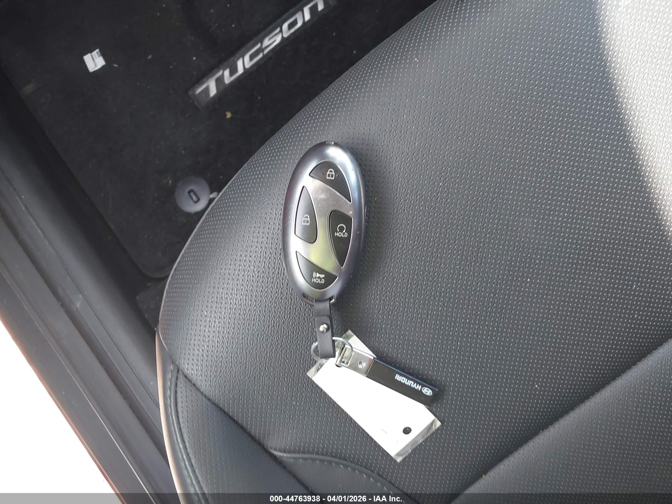 HYUNDAI TUCSON image 11