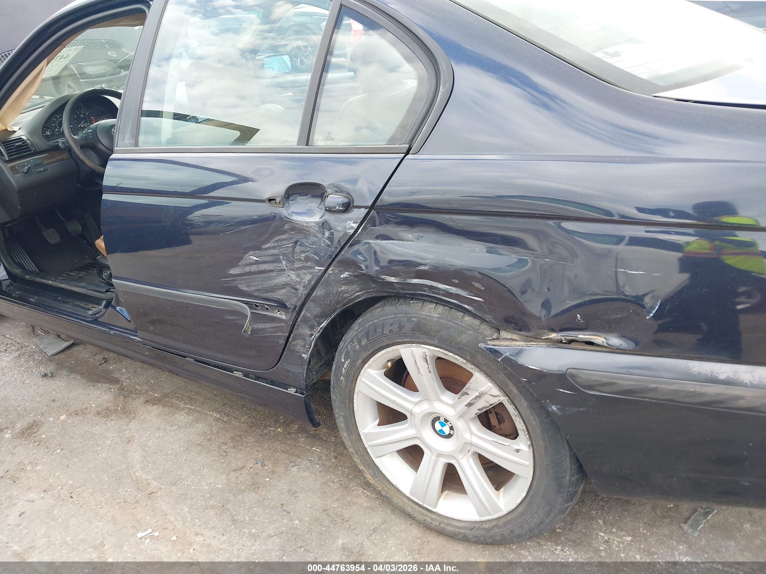 BMW 325I image 6