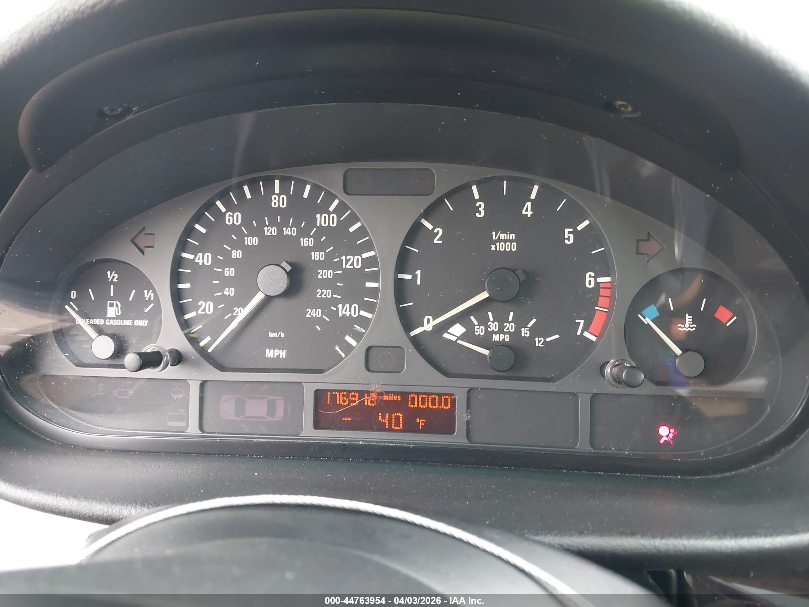 BMW 325I image 7