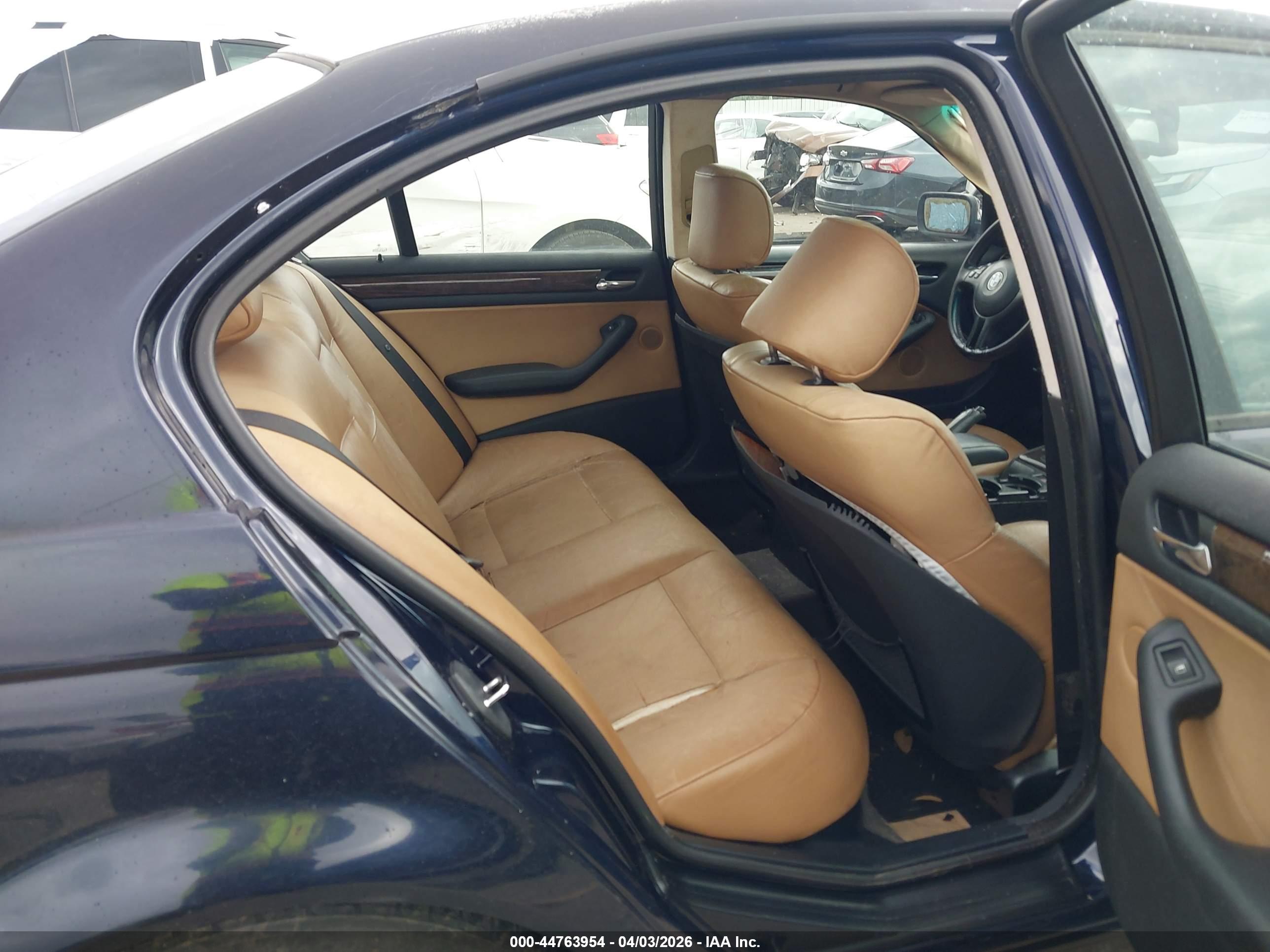 BMW 325I image 8