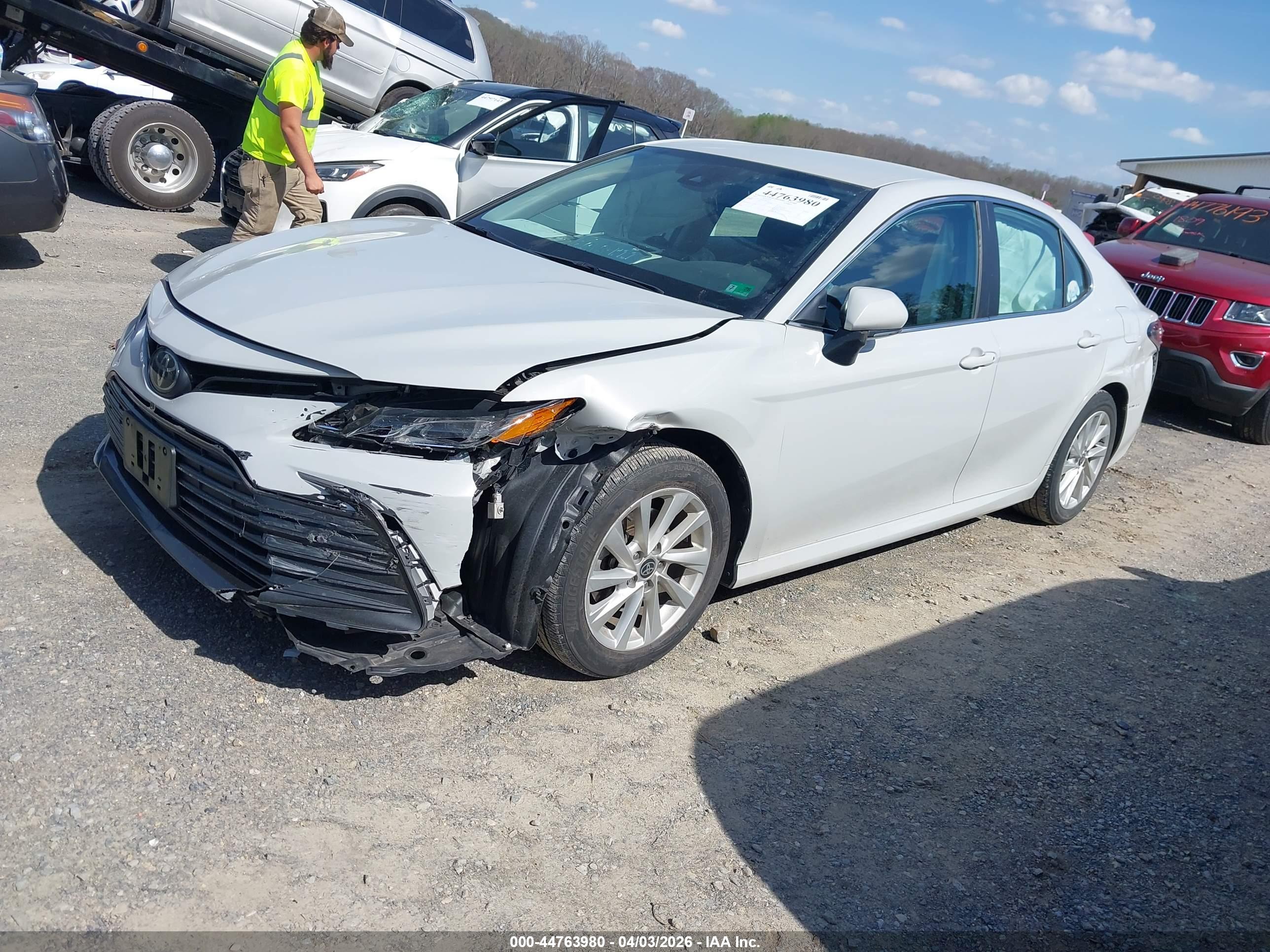 TOYOTA CAMRY image 2