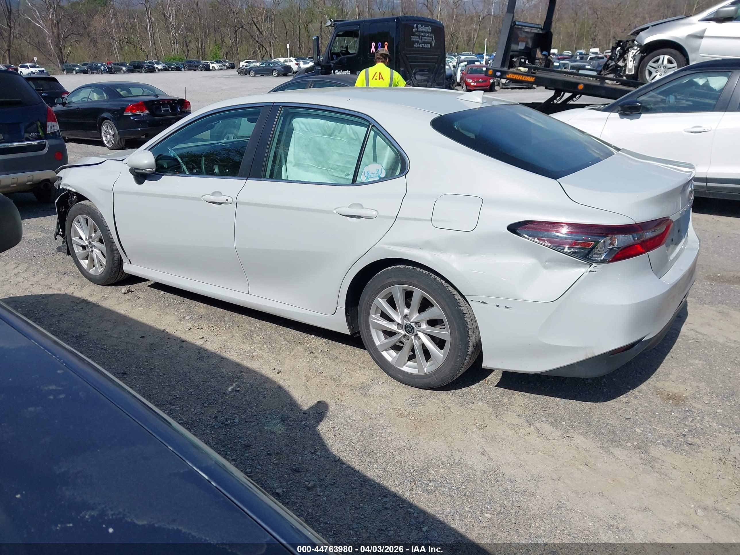 TOYOTA CAMRY image 3