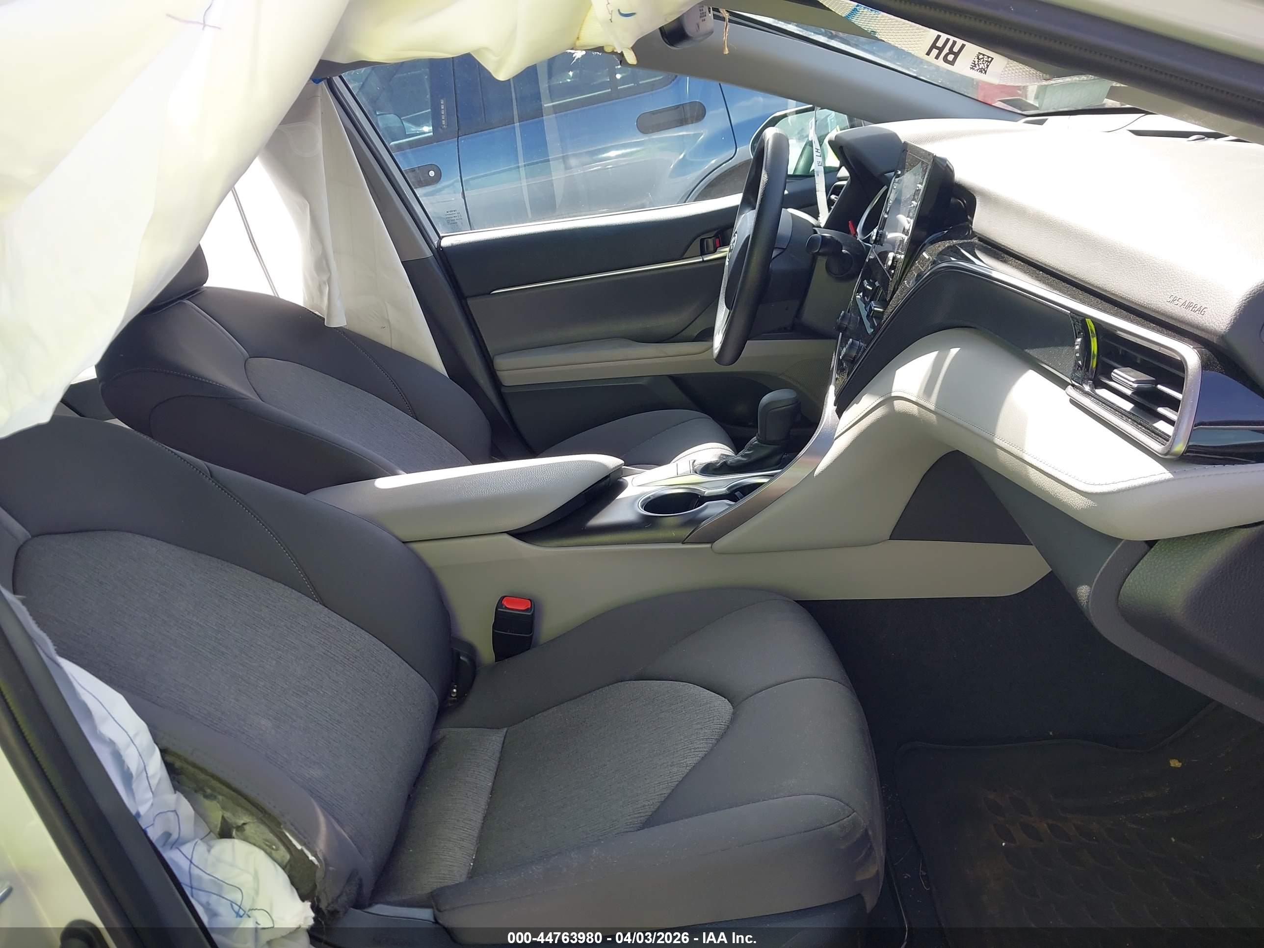 TOYOTA CAMRY image 5