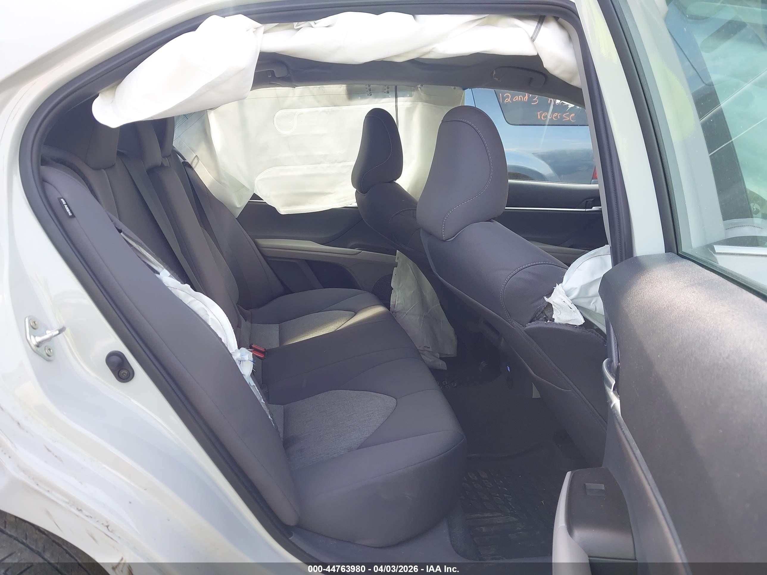 TOYOTA CAMRY image 8