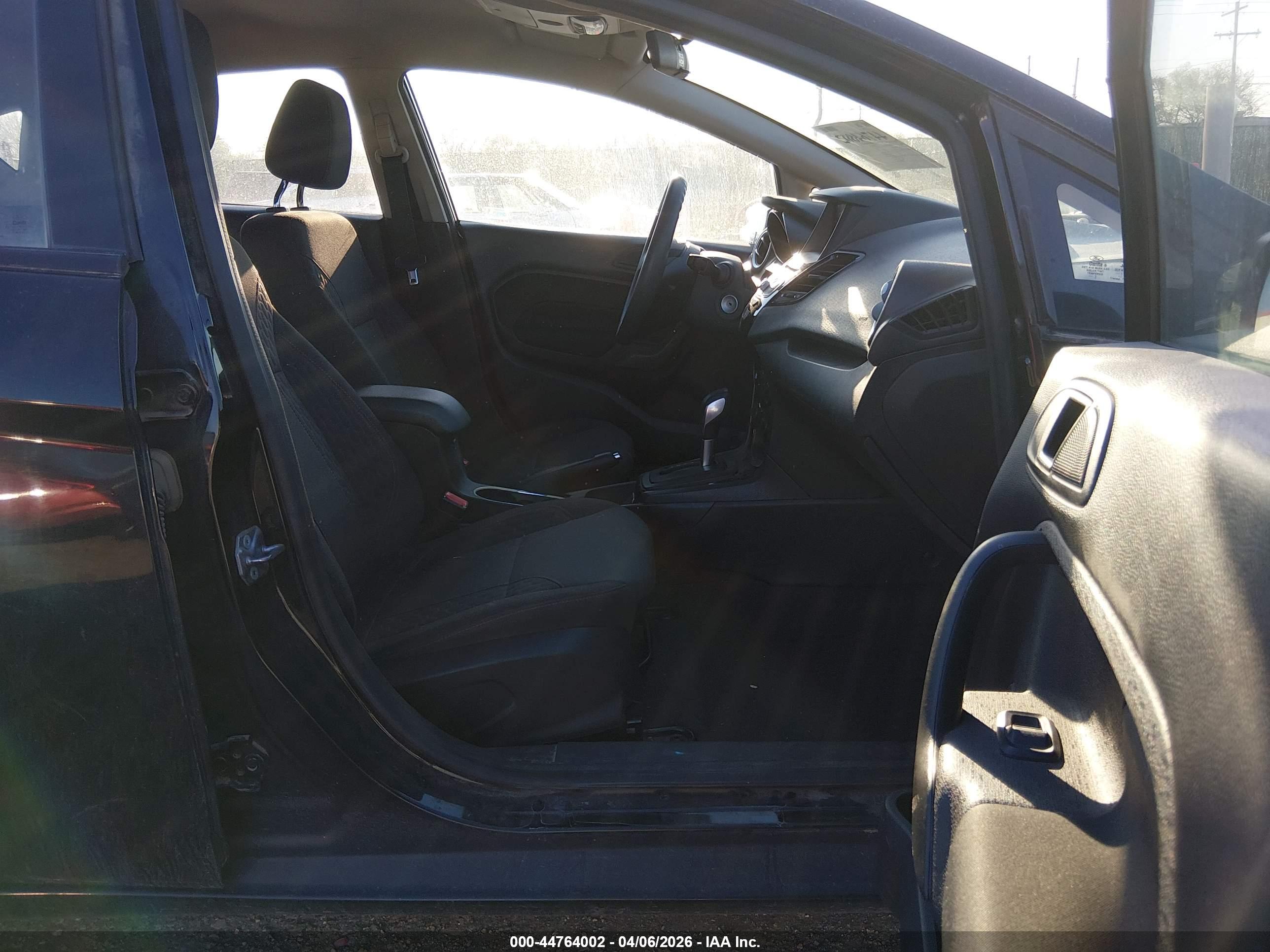 FORD FIESTA image 5