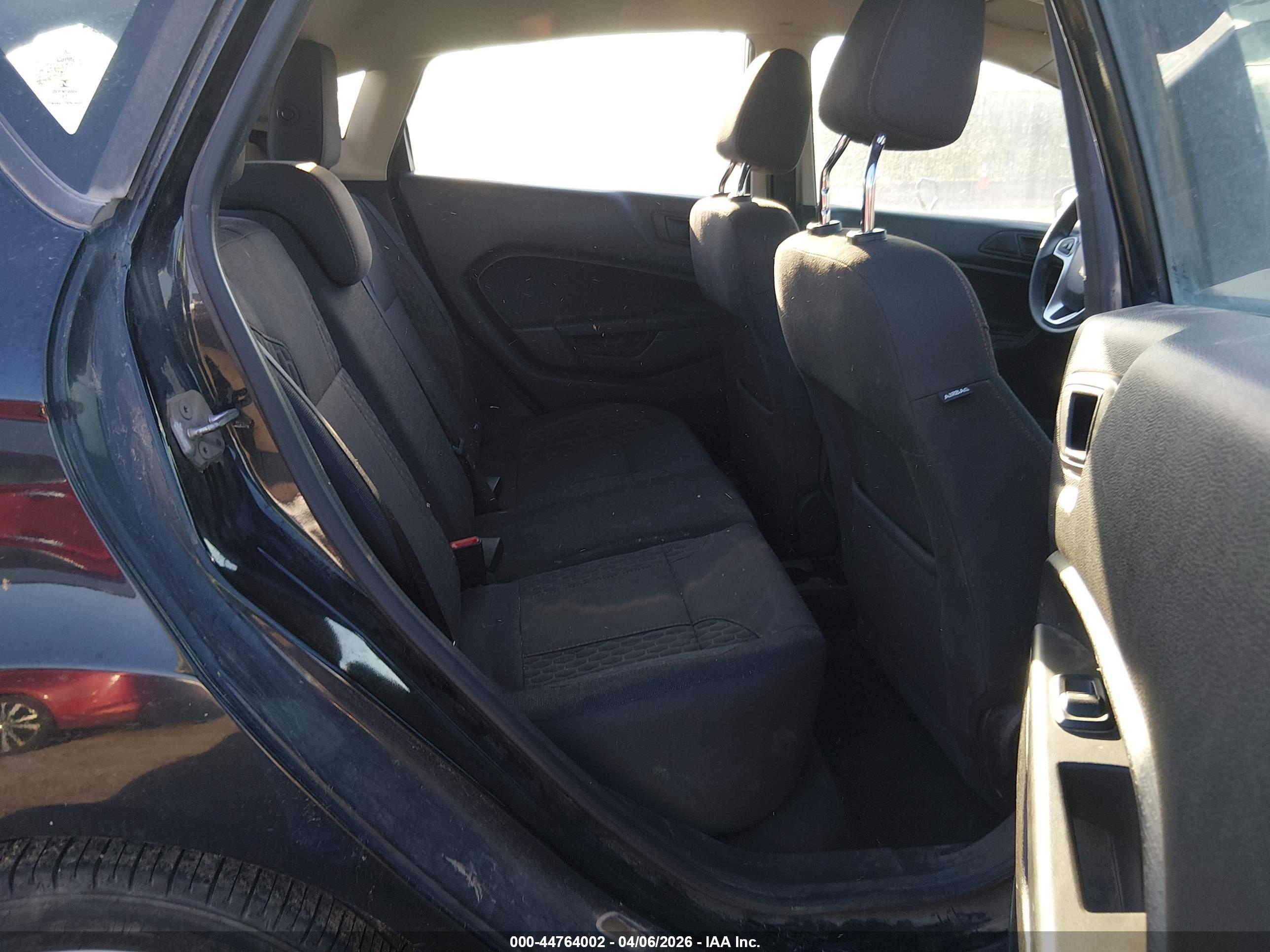 FORD FIESTA image 8