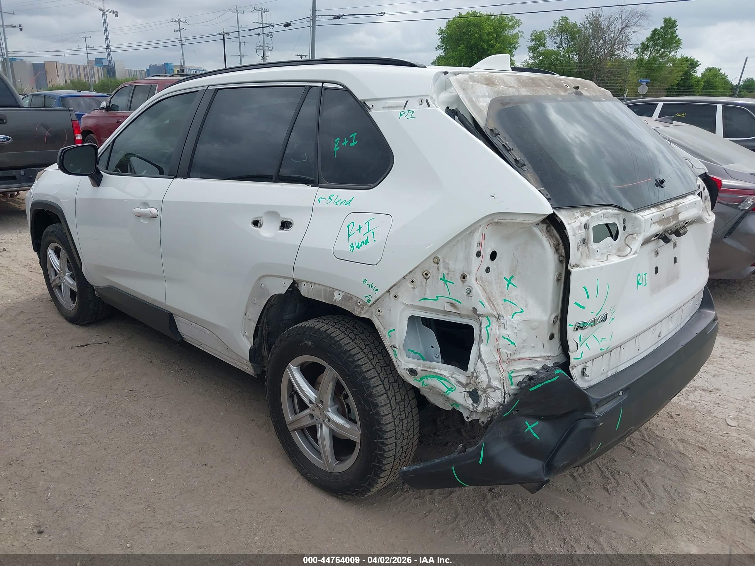 TOYOTA RAV4 image 3
