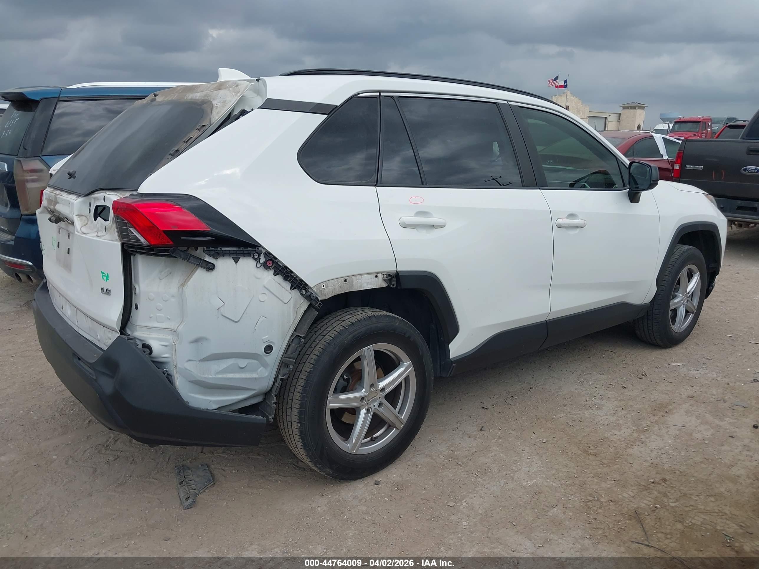 TOYOTA RAV4 image 4