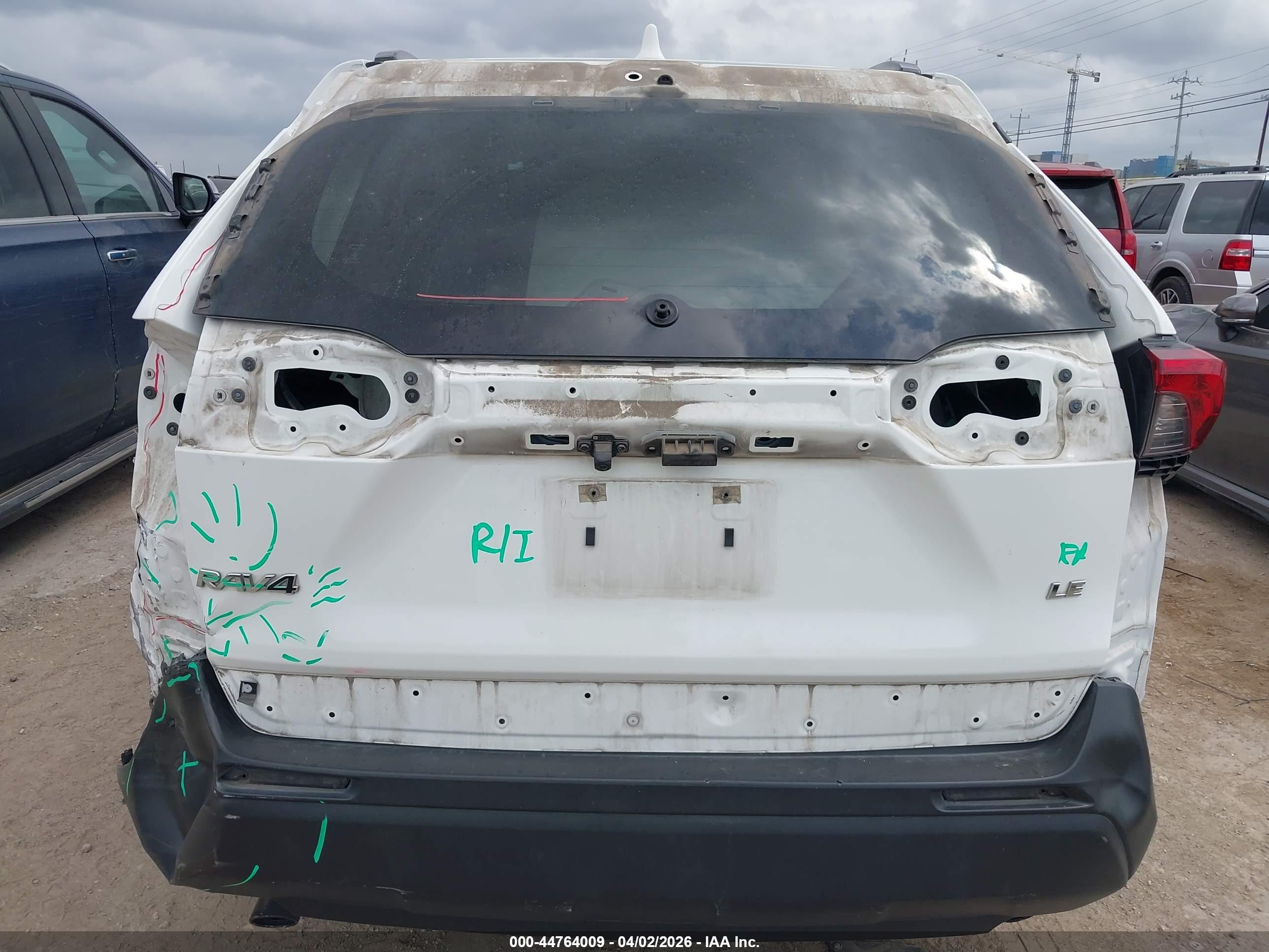 TOYOTA RAV4 image 6