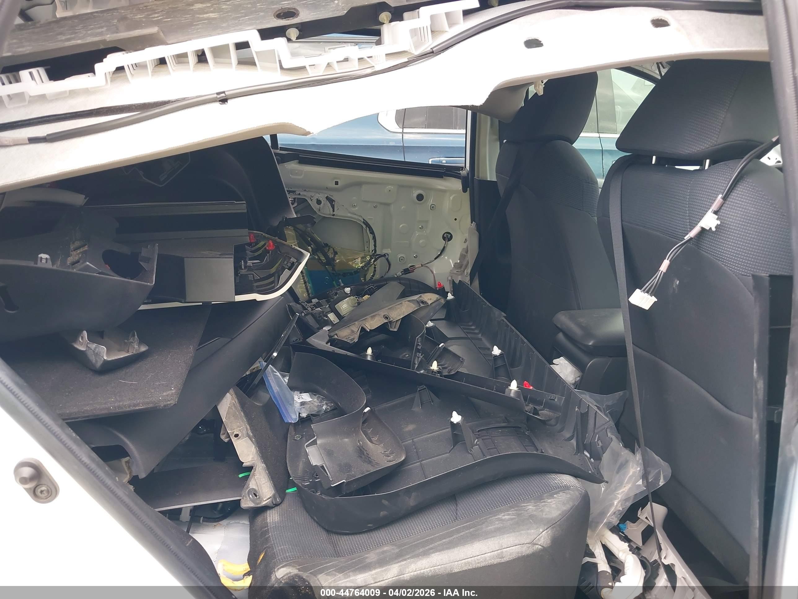 TOYOTA RAV4 image 8