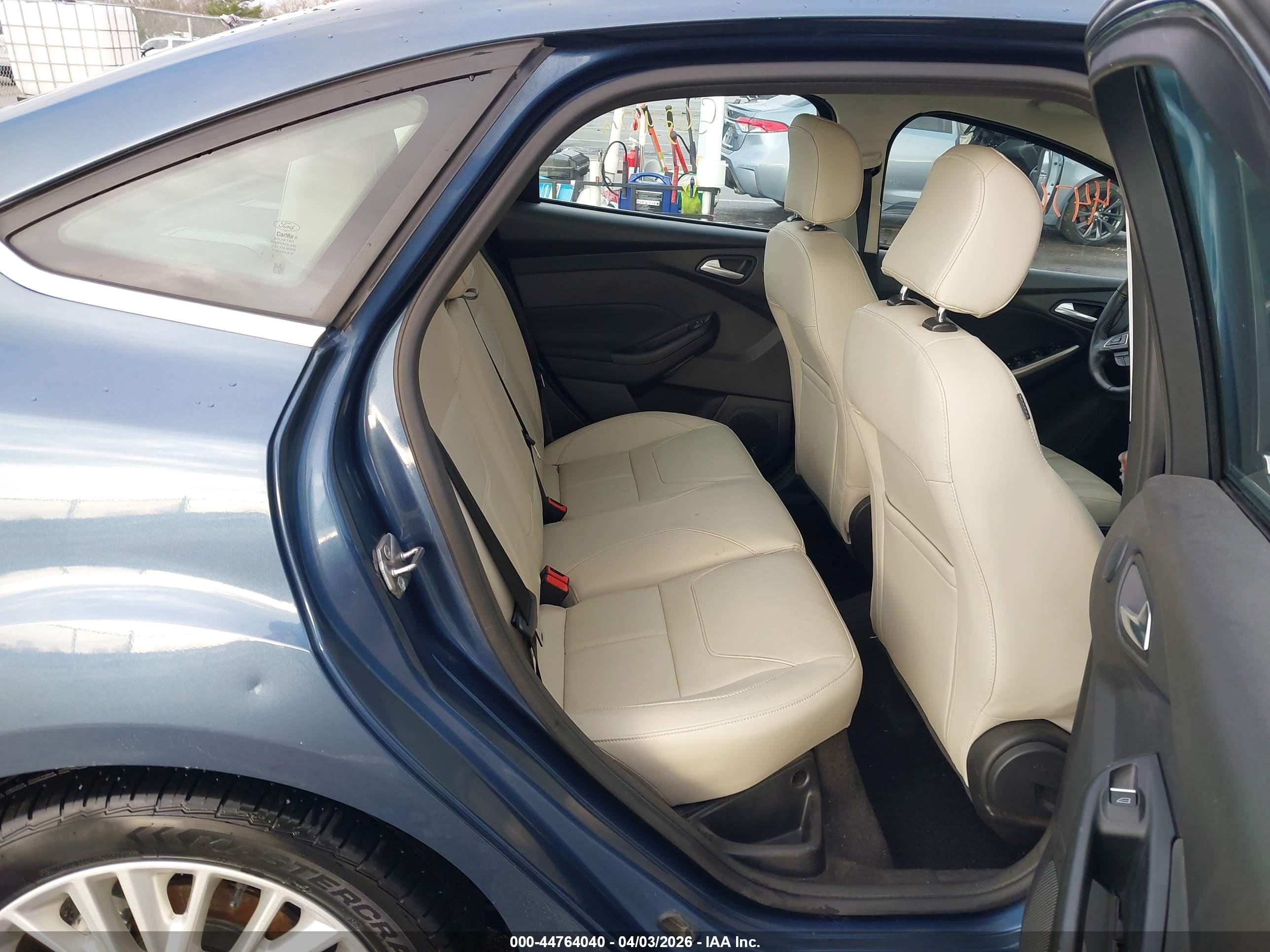 FORD FOCUS image 8