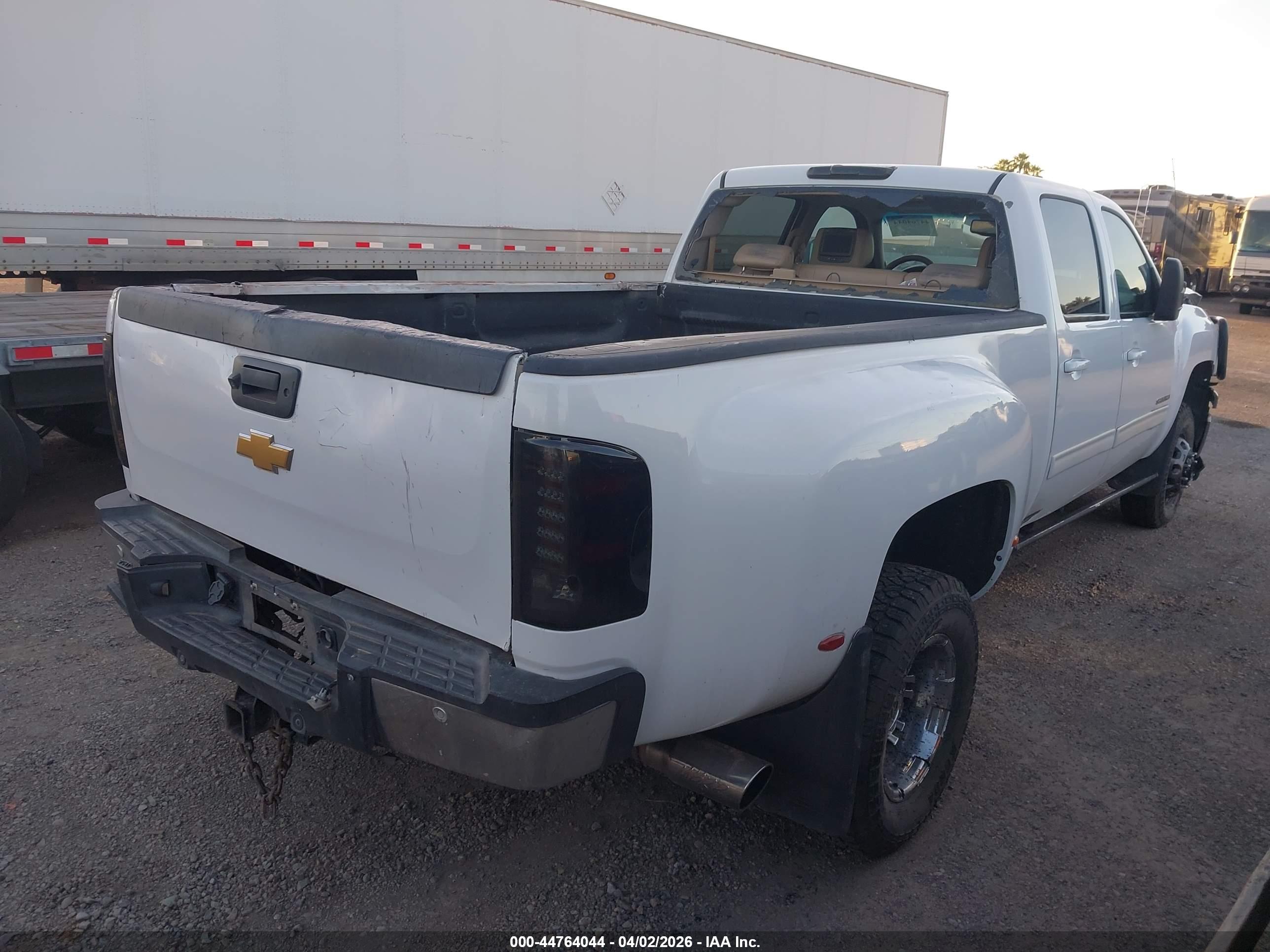 CHEVROLET SILVERADO image 4