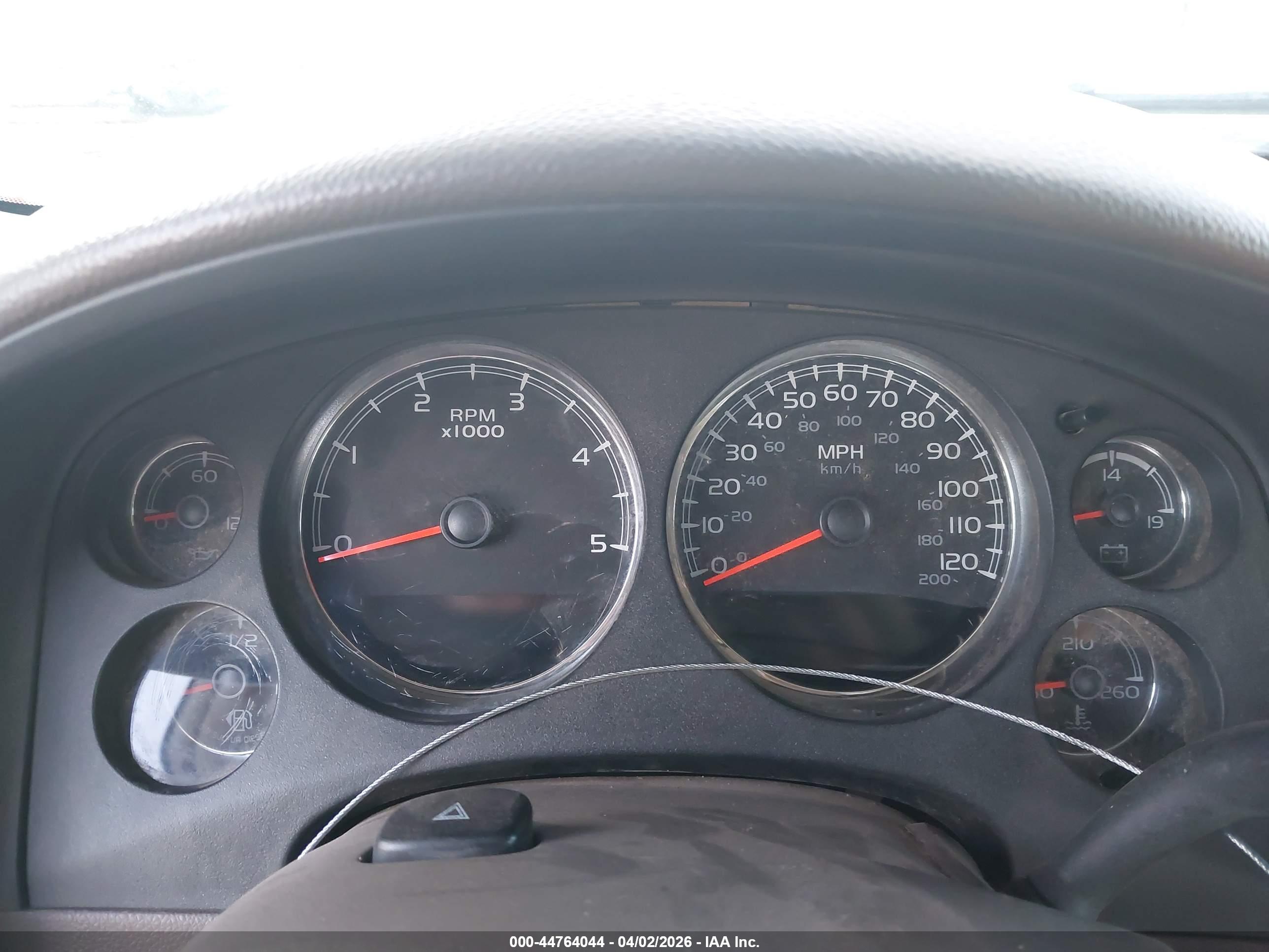 CHEVROLET SILVERADO image 6