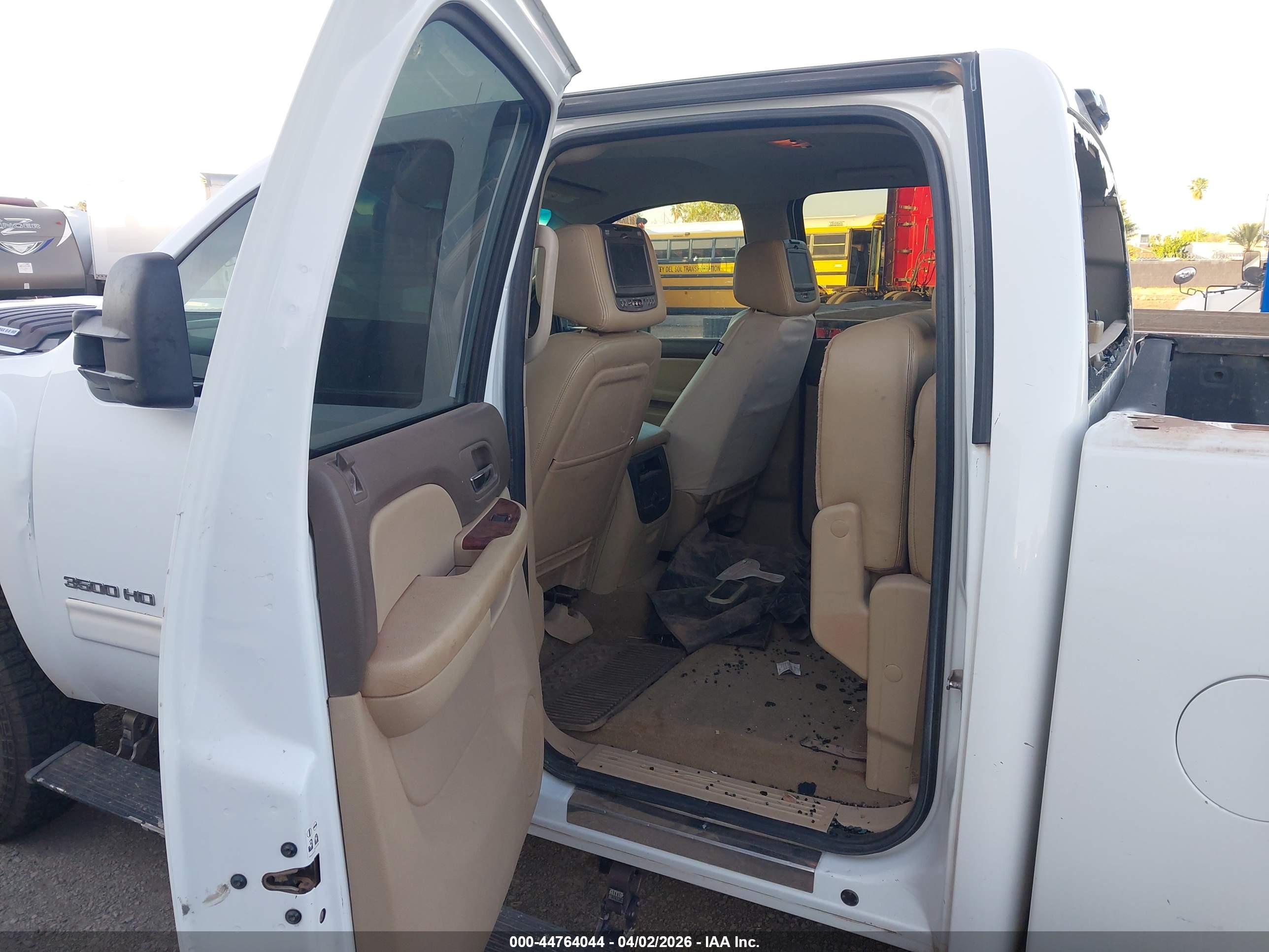 CHEVROLET SILVERADO image 8