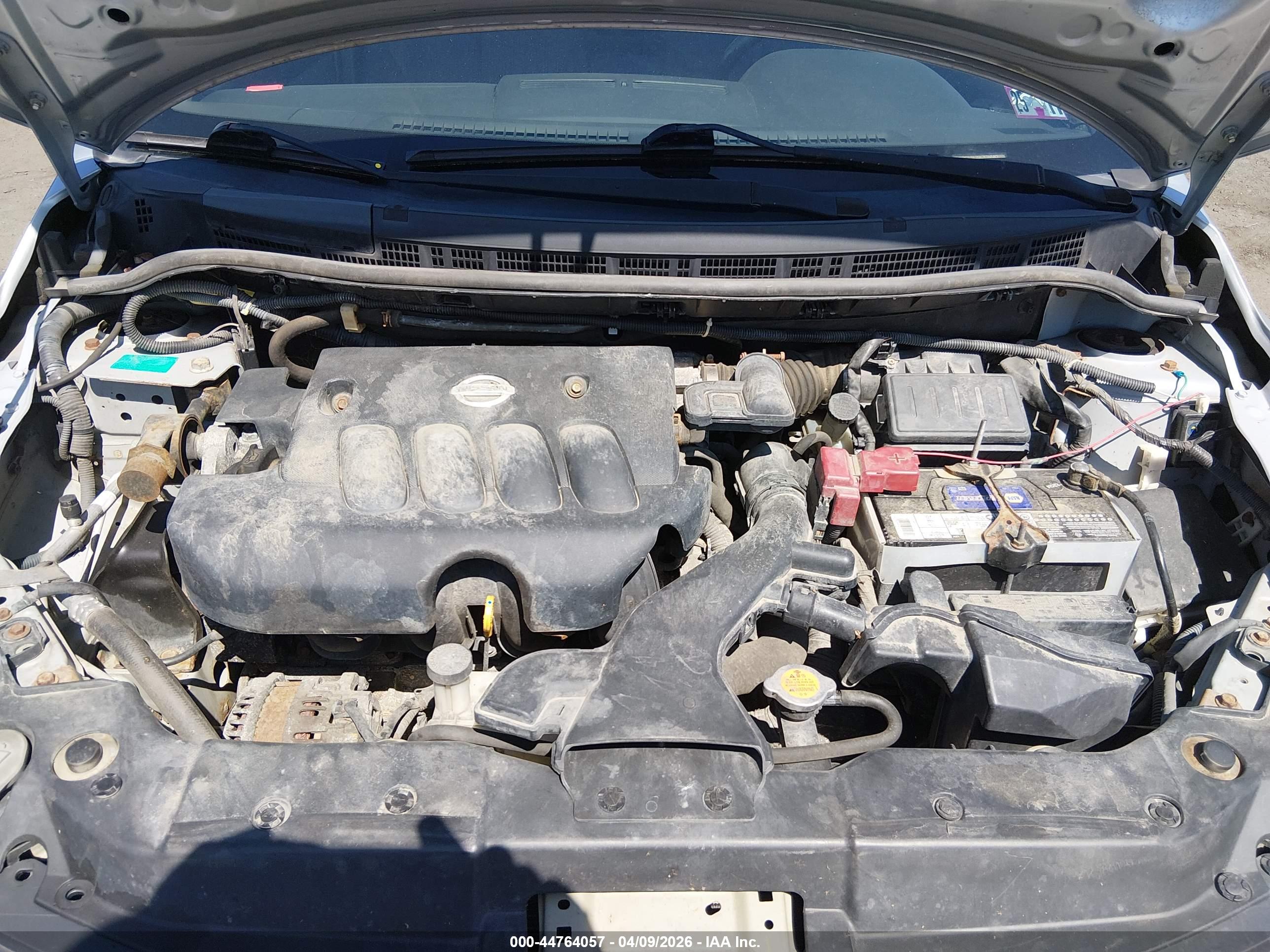 NISSAN VERSA image 10