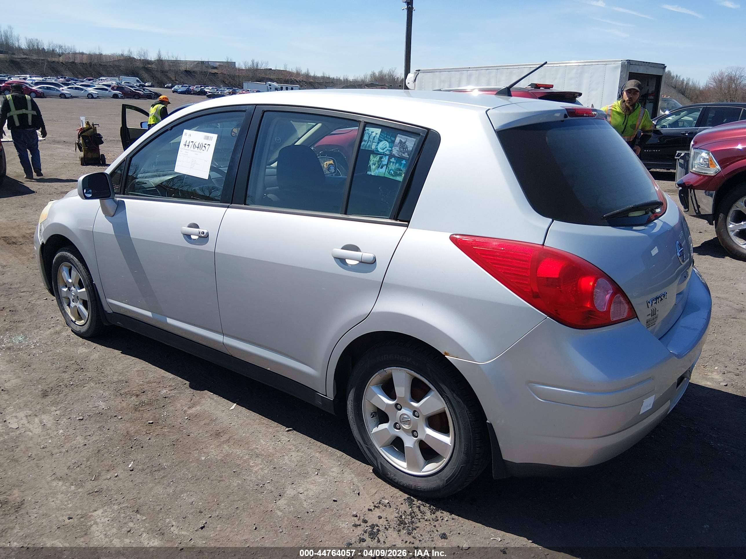 NISSAN VERSA image 3