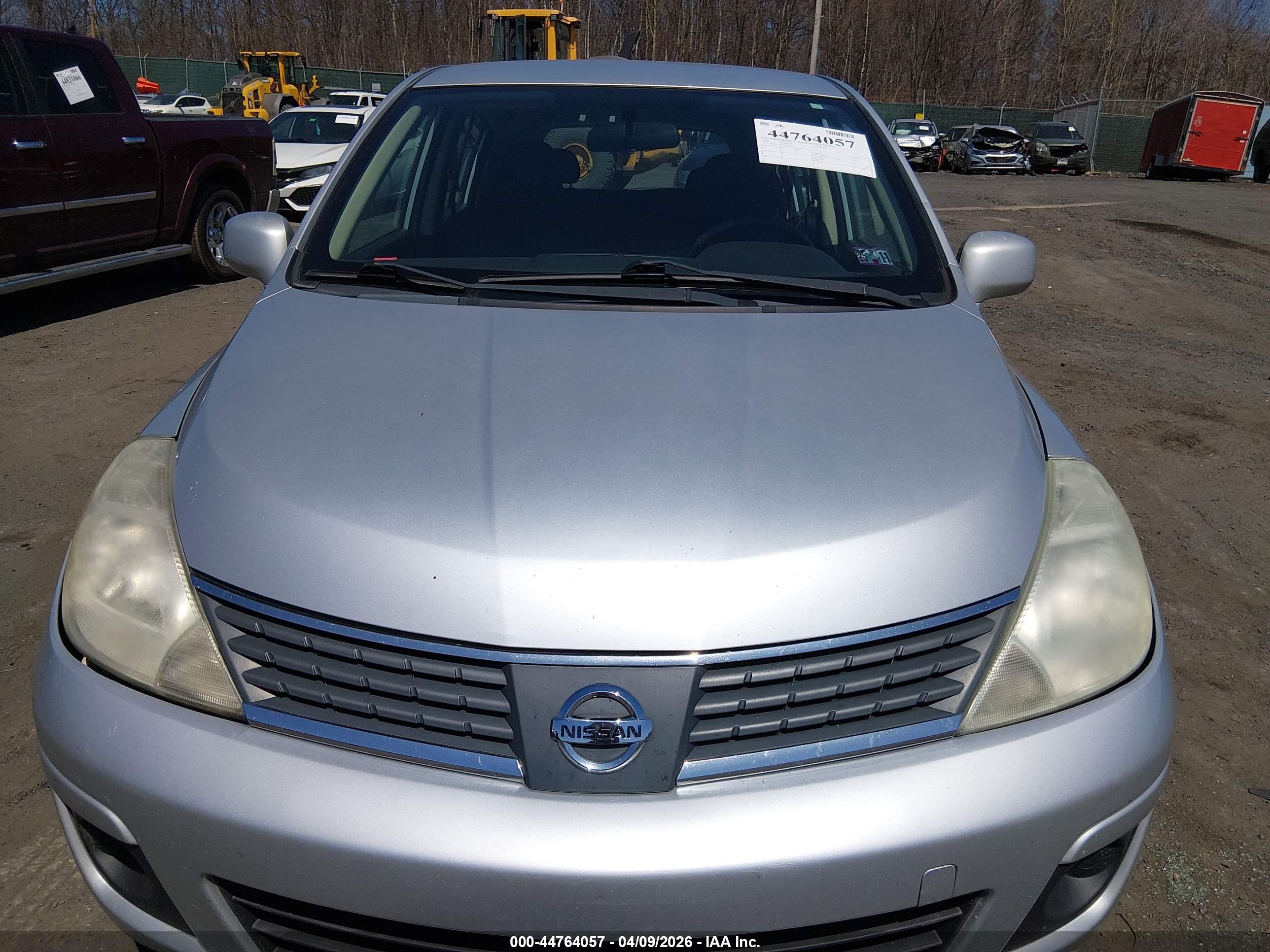 NISSAN VERSA image 6
