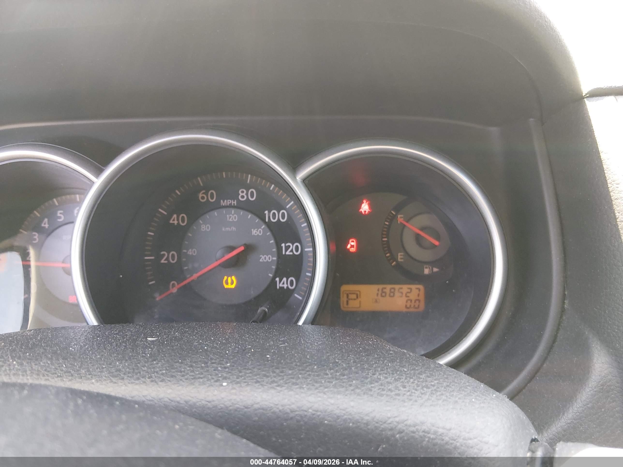 NISSAN VERSA image 7
