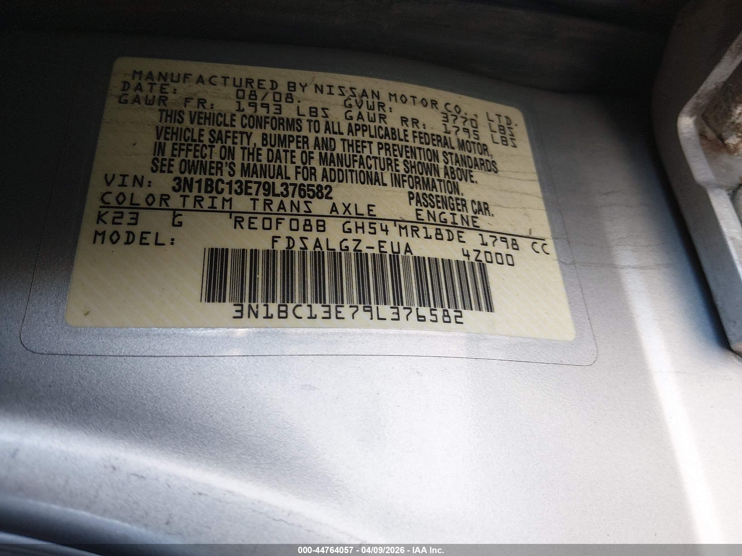 NISSAN VERSA image 9