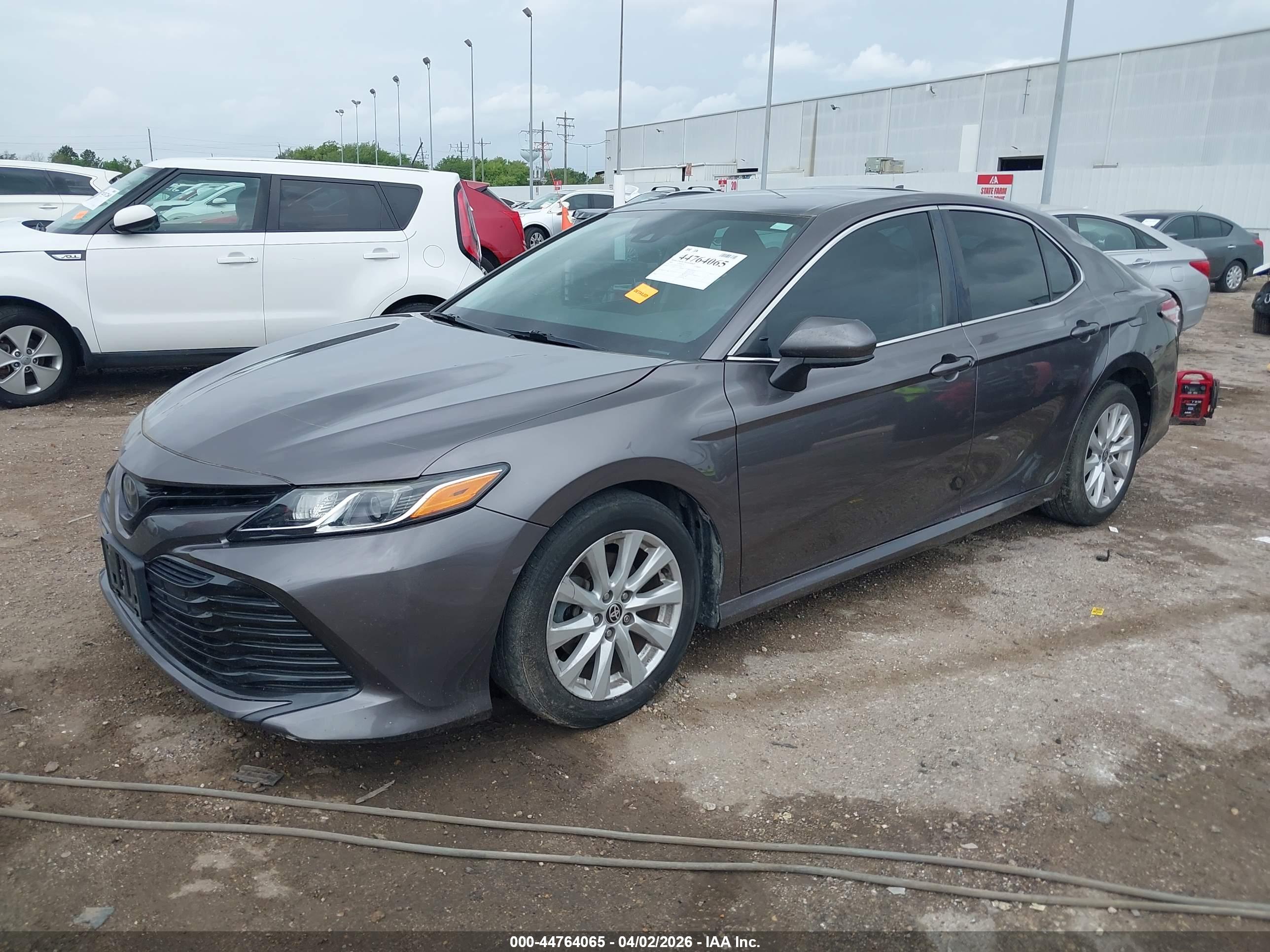 TOYOTA CAMRY image 2