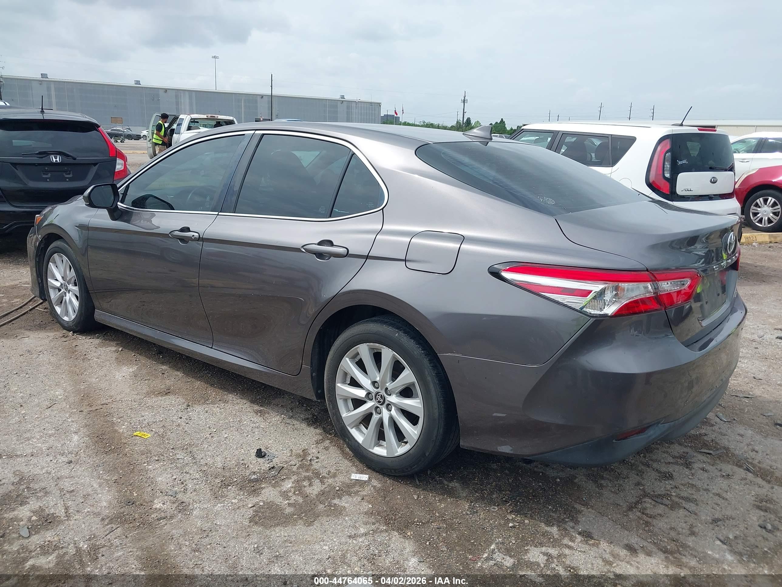 TOYOTA CAMRY image 3
