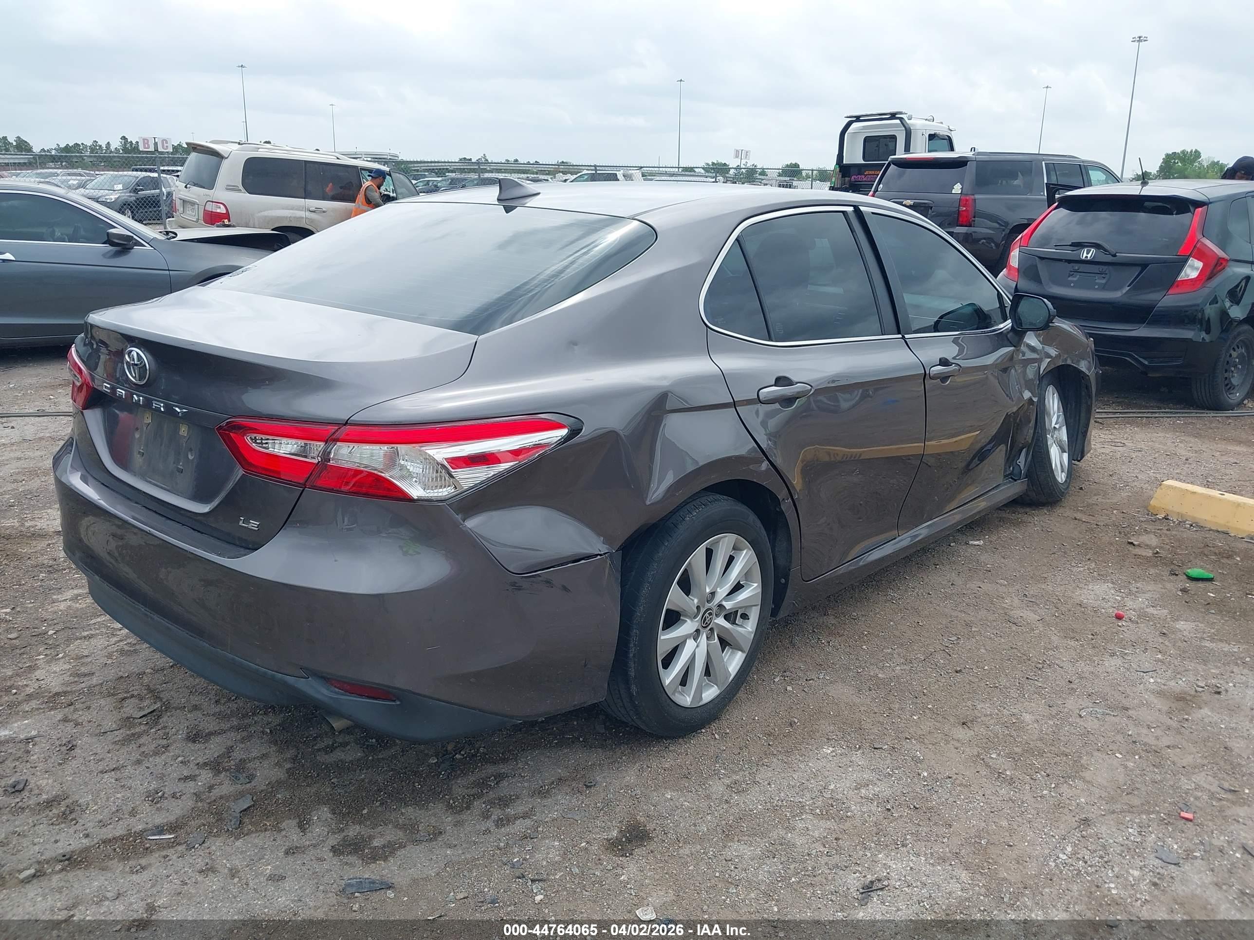 TOYOTA CAMRY image 4