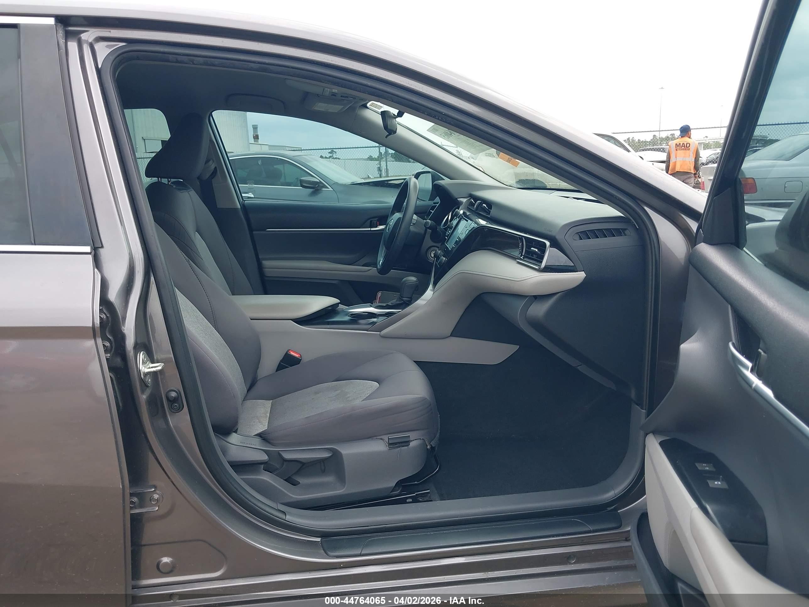 TOYOTA CAMRY image 5
