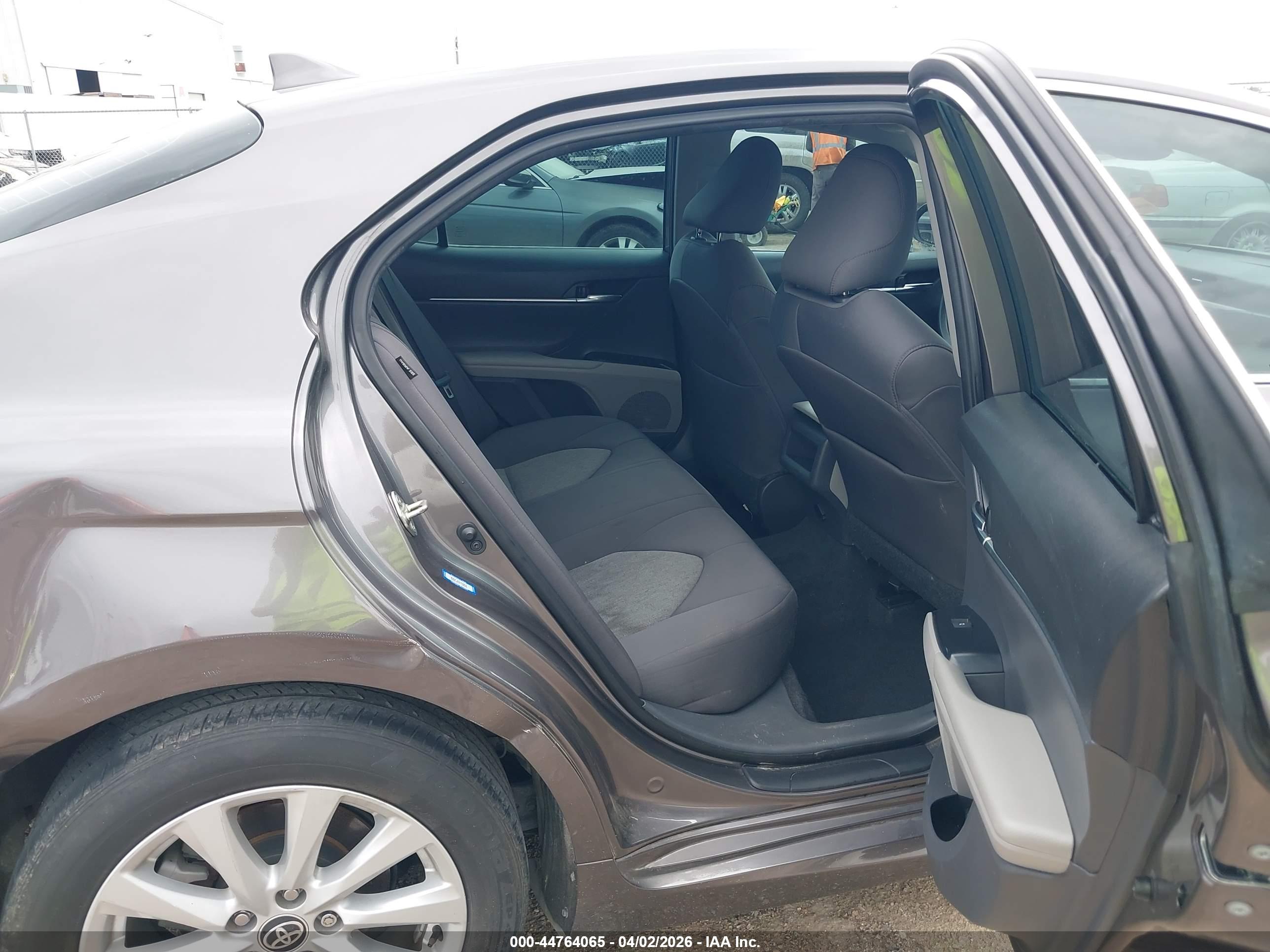 TOYOTA CAMRY image 8