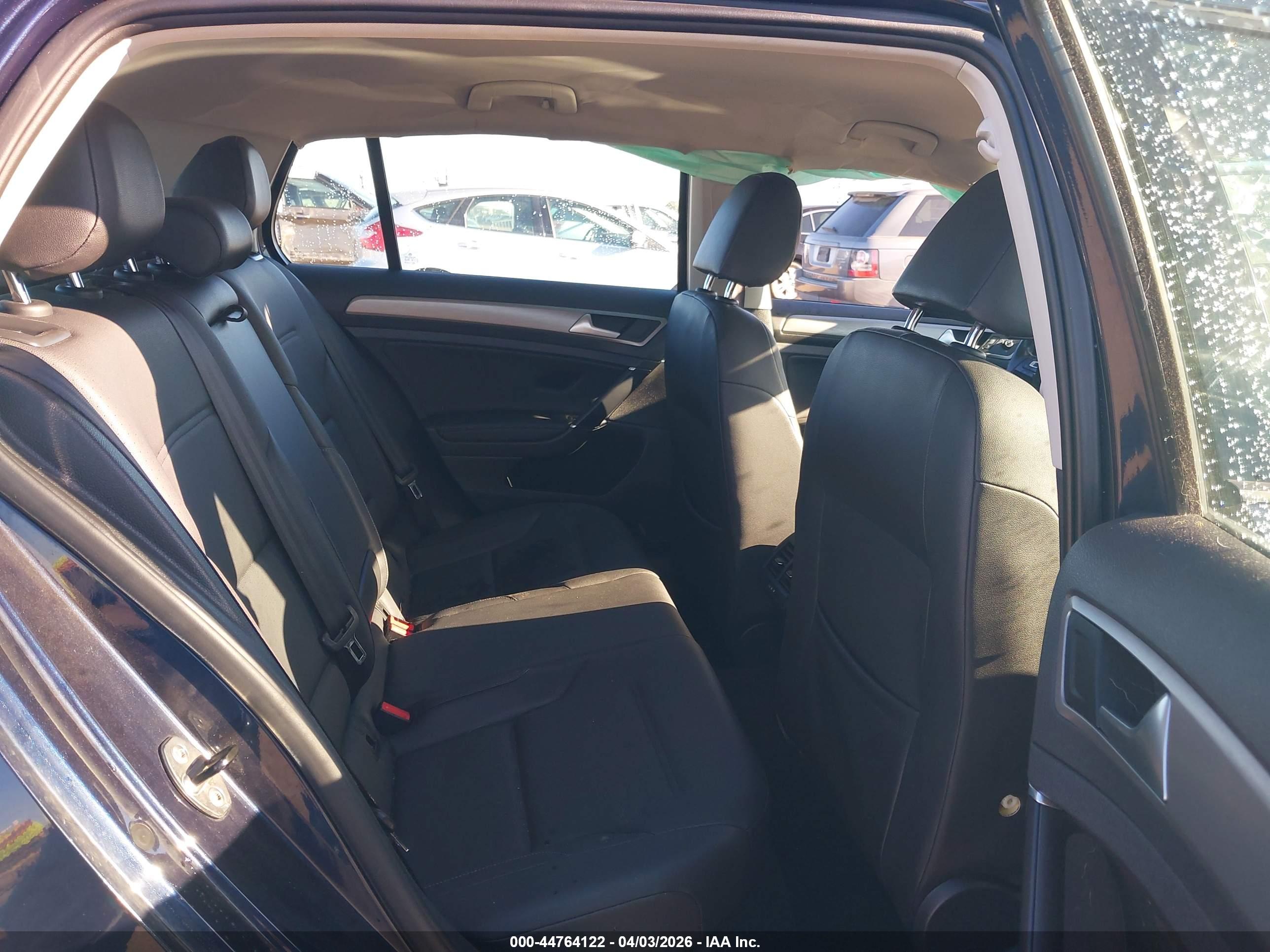 VOLKSWAGEN GOLF image 8