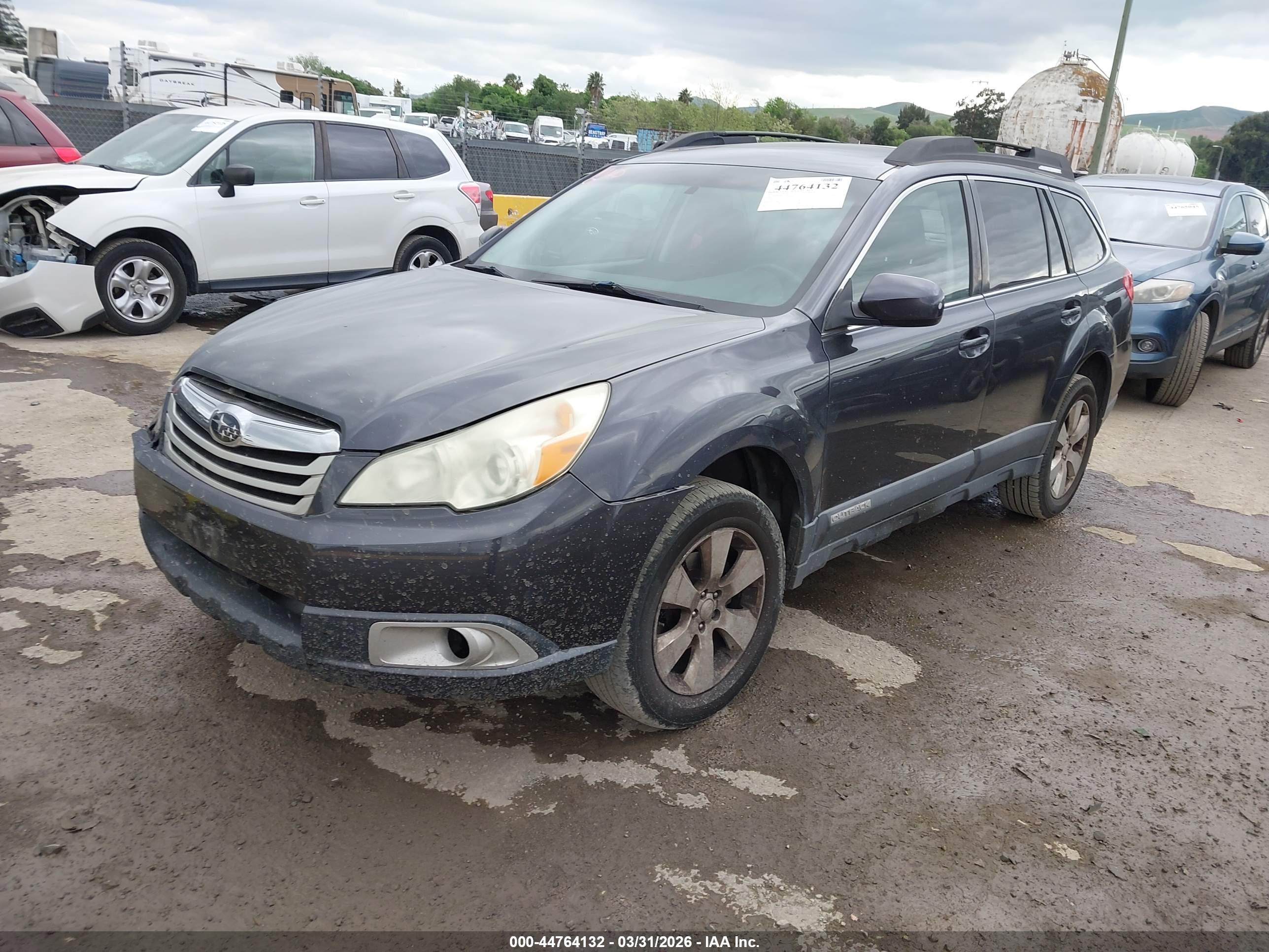 SUBARU OUTBACK image 2