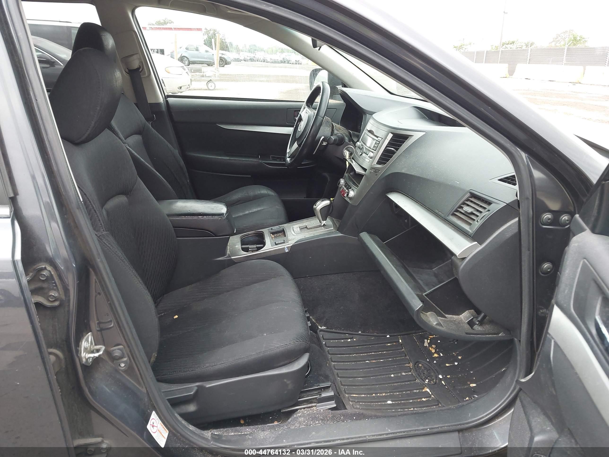 SUBARU OUTBACK image 5