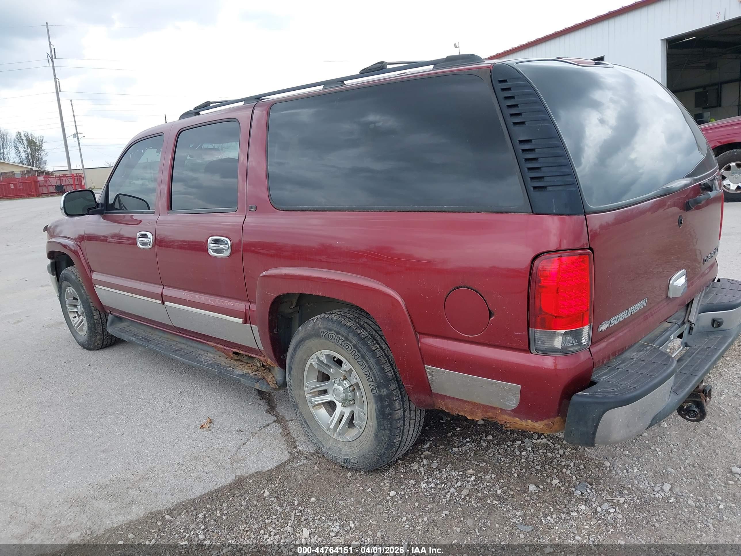 CHEVROLET SUBURBAN image 3
