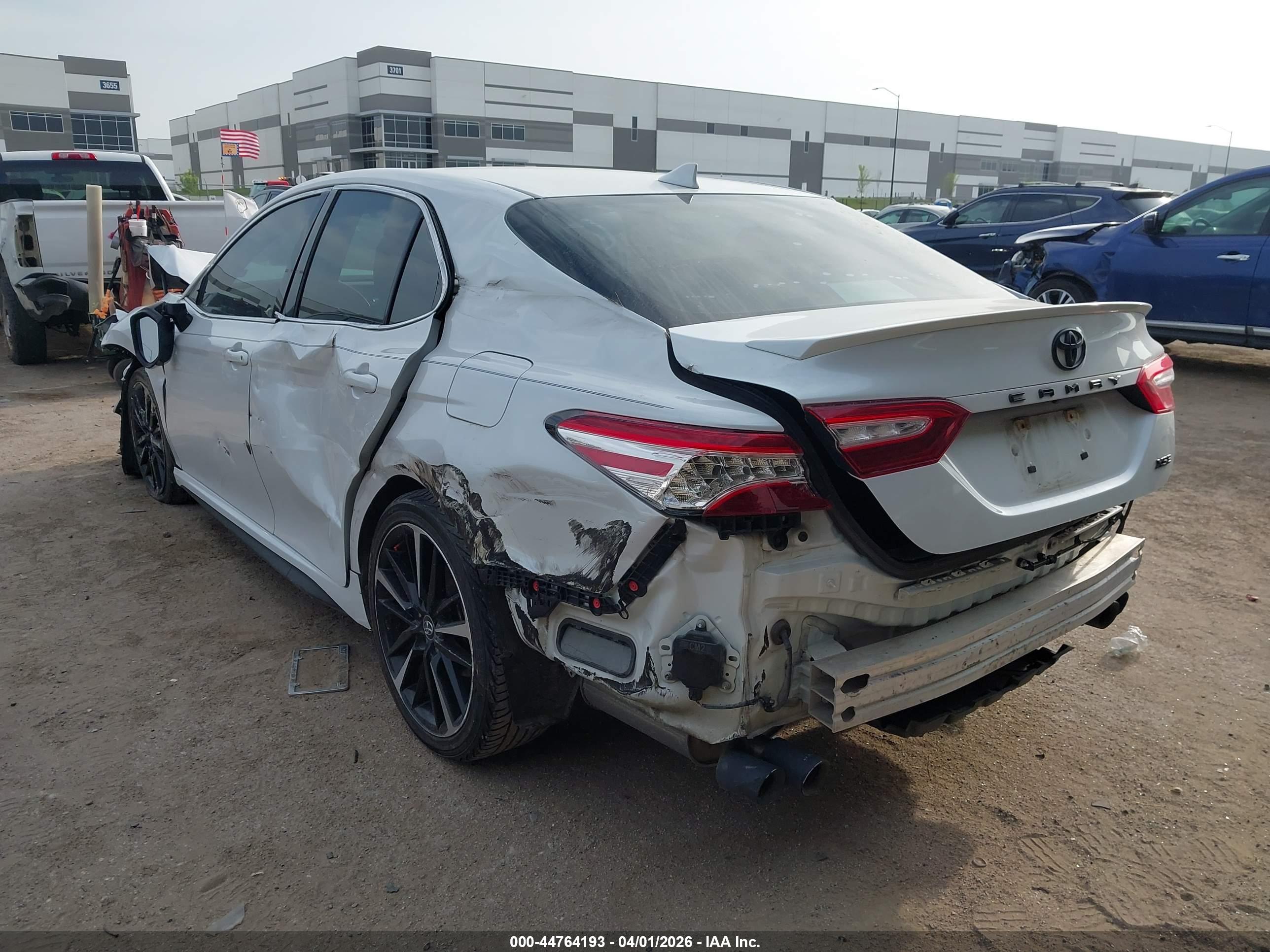 TOYOTA CAMRY image 3
