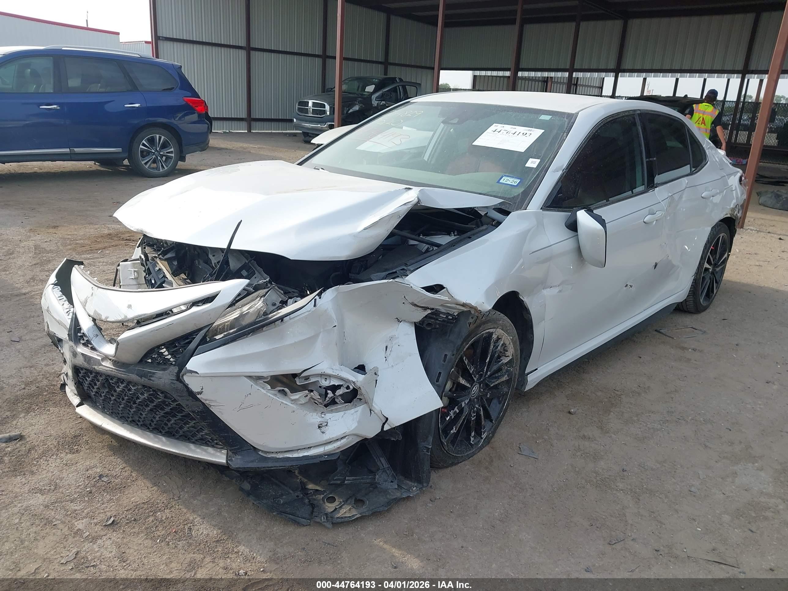 TOYOTA CAMRY image 6