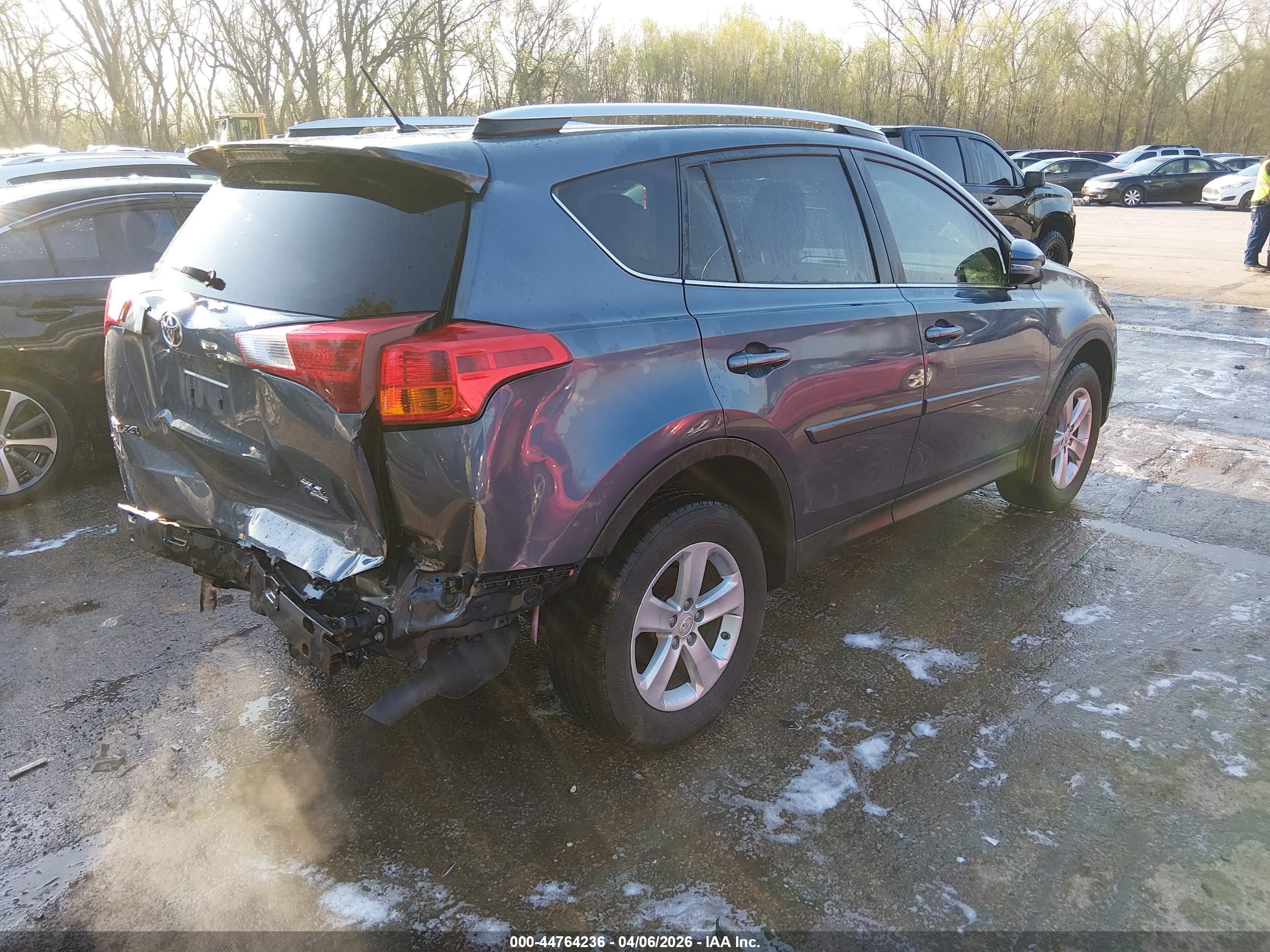 TOYOTA RAV4 image 4