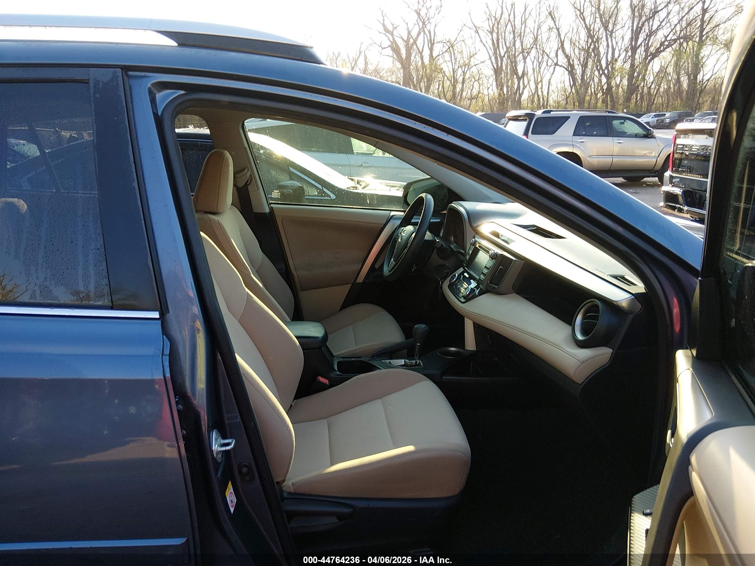 TOYOTA RAV4 image 5