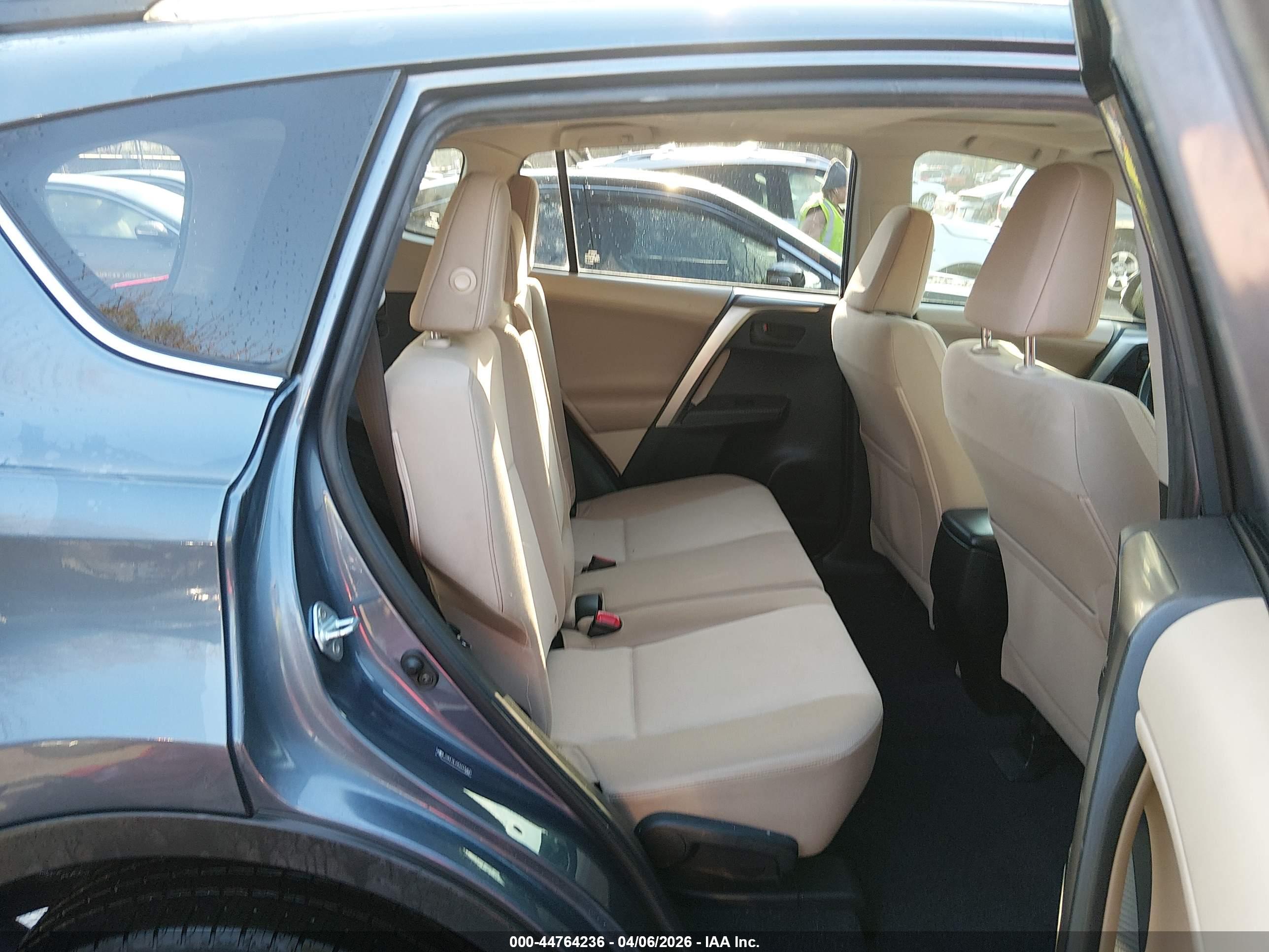 TOYOTA RAV4 image 8