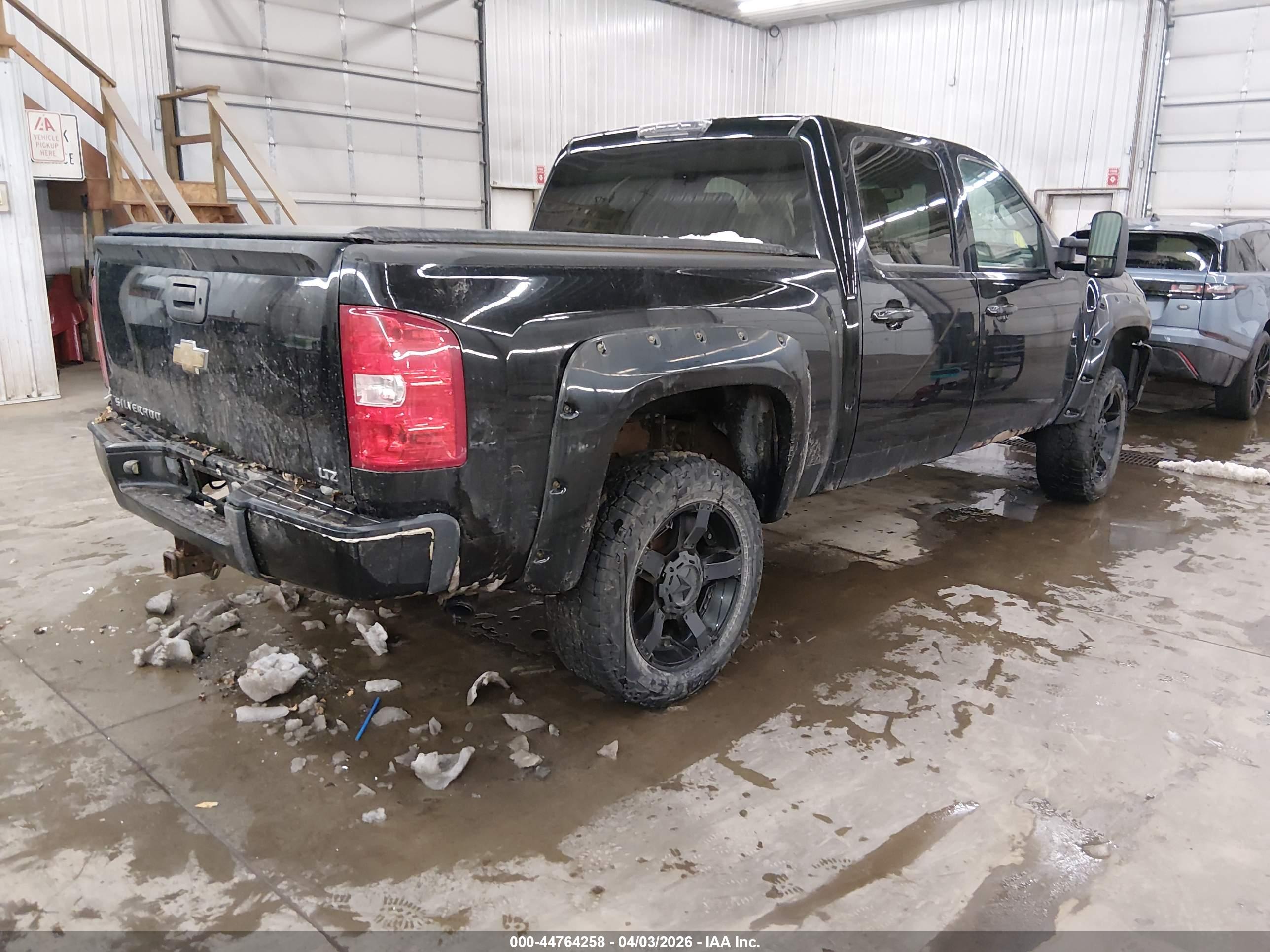 CHEVROLET SILVERADO image 4