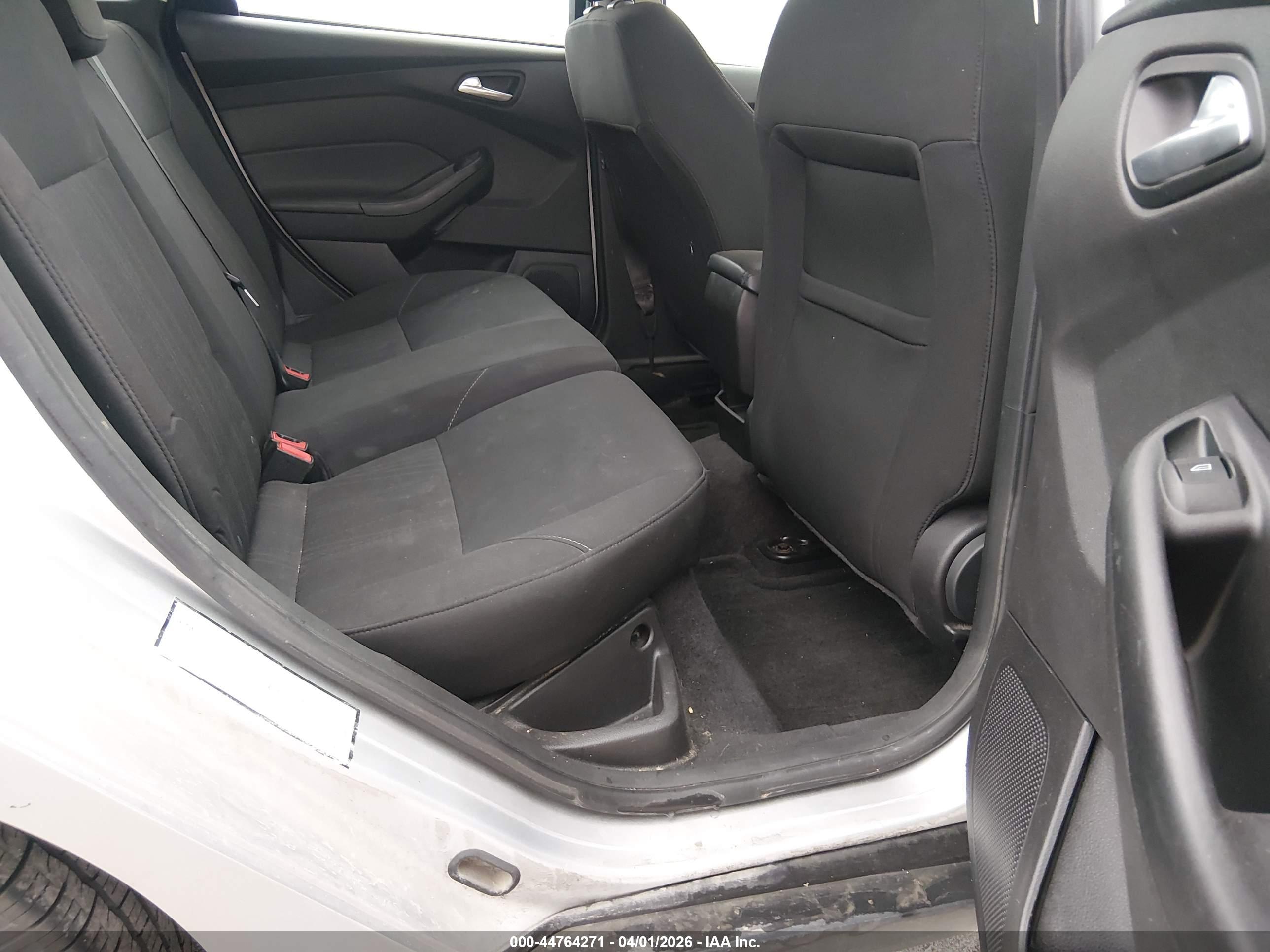 FORD FOCUS image 8