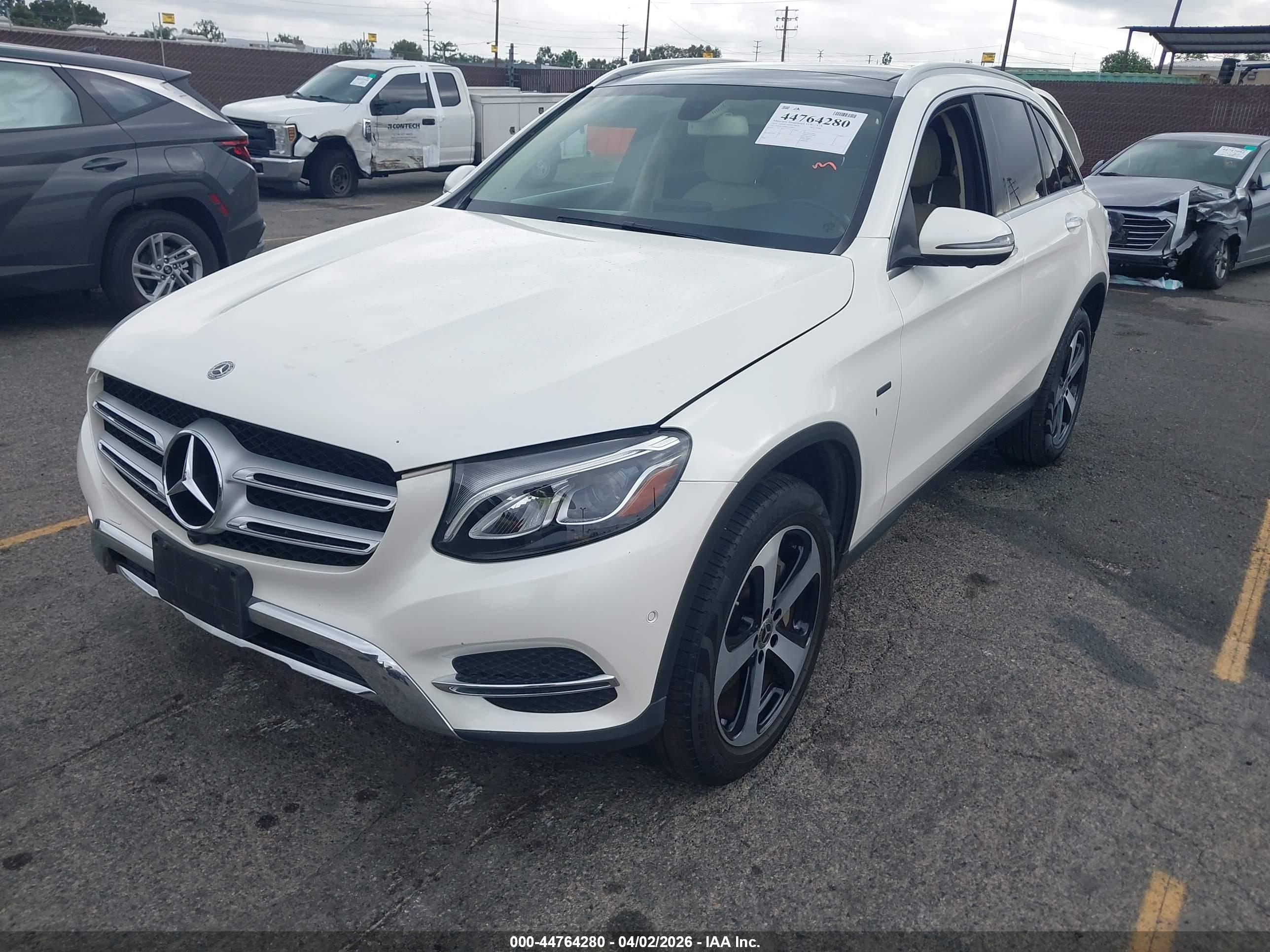 MERCEDES-BENZ GLC image 2