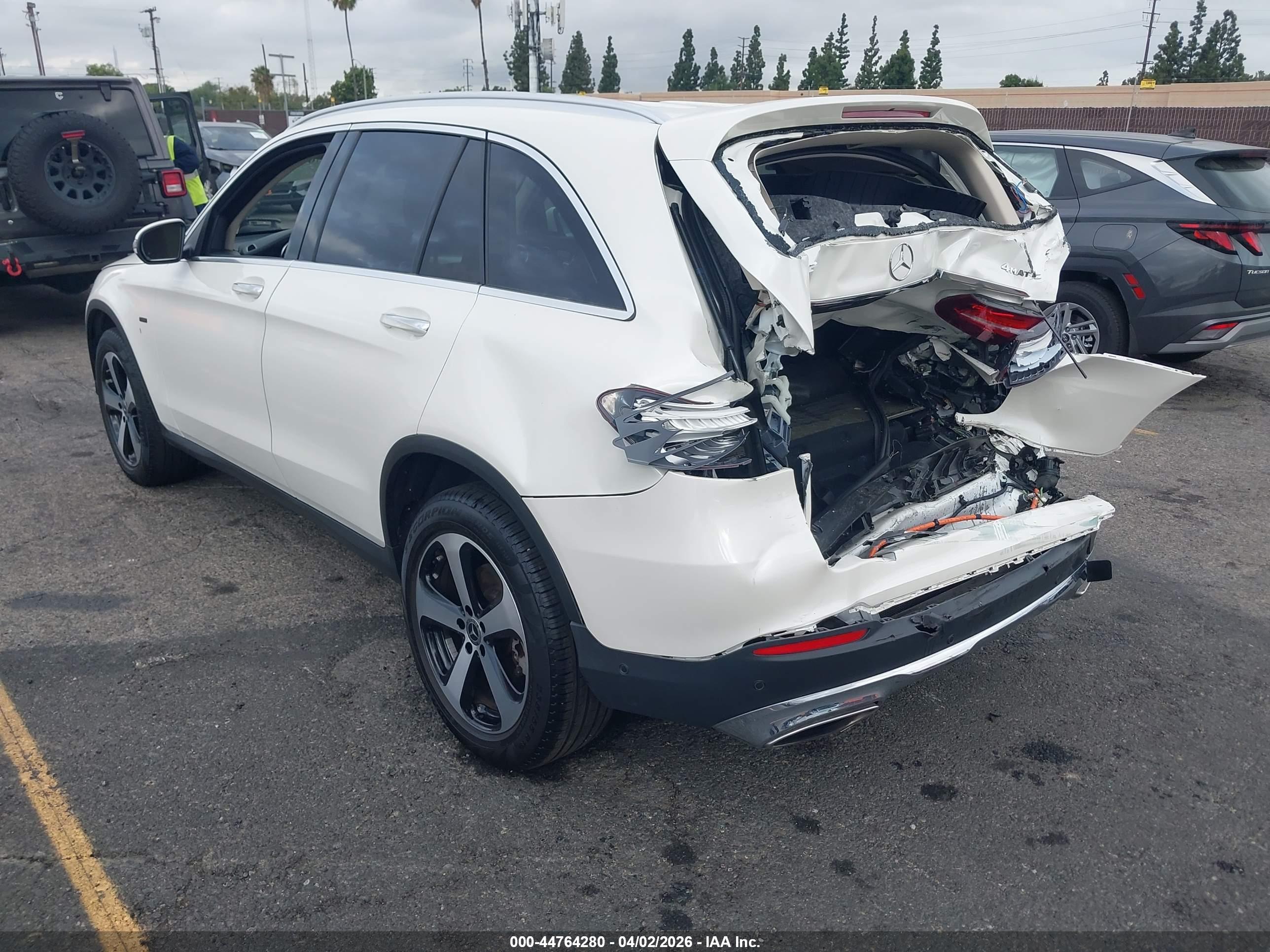 MERCEDES-BENZ GLC image 3