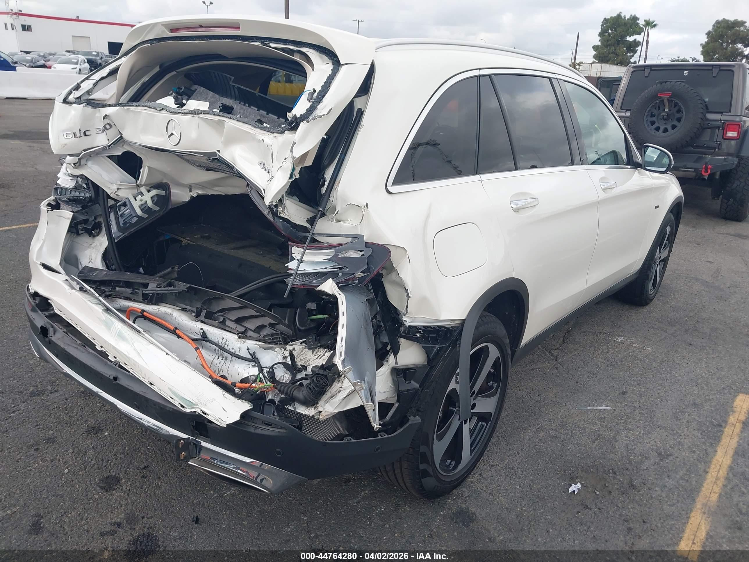 MERCEDES-BENZ GLC image 4