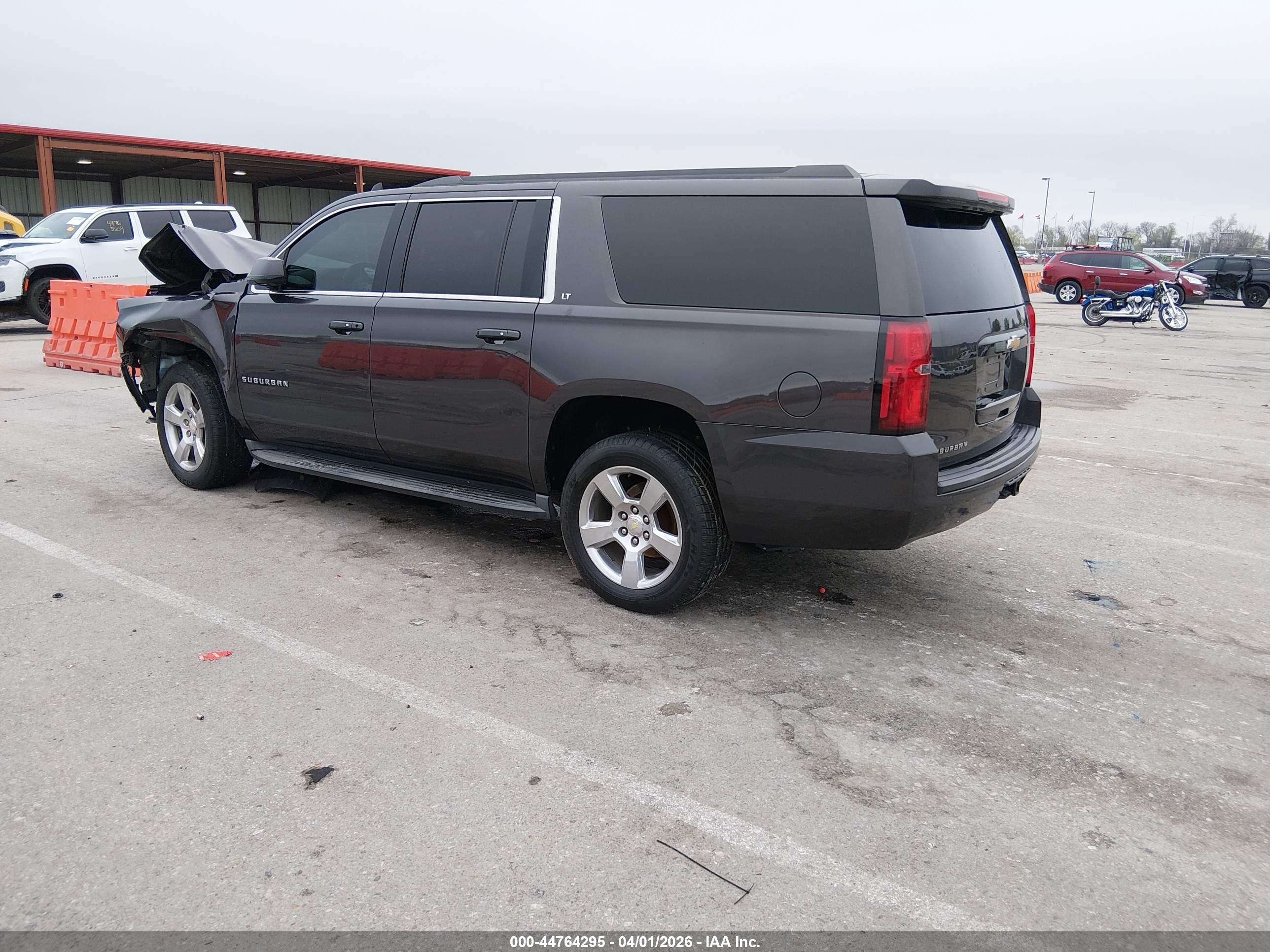 CHEVROLET SUBURBAN image 3