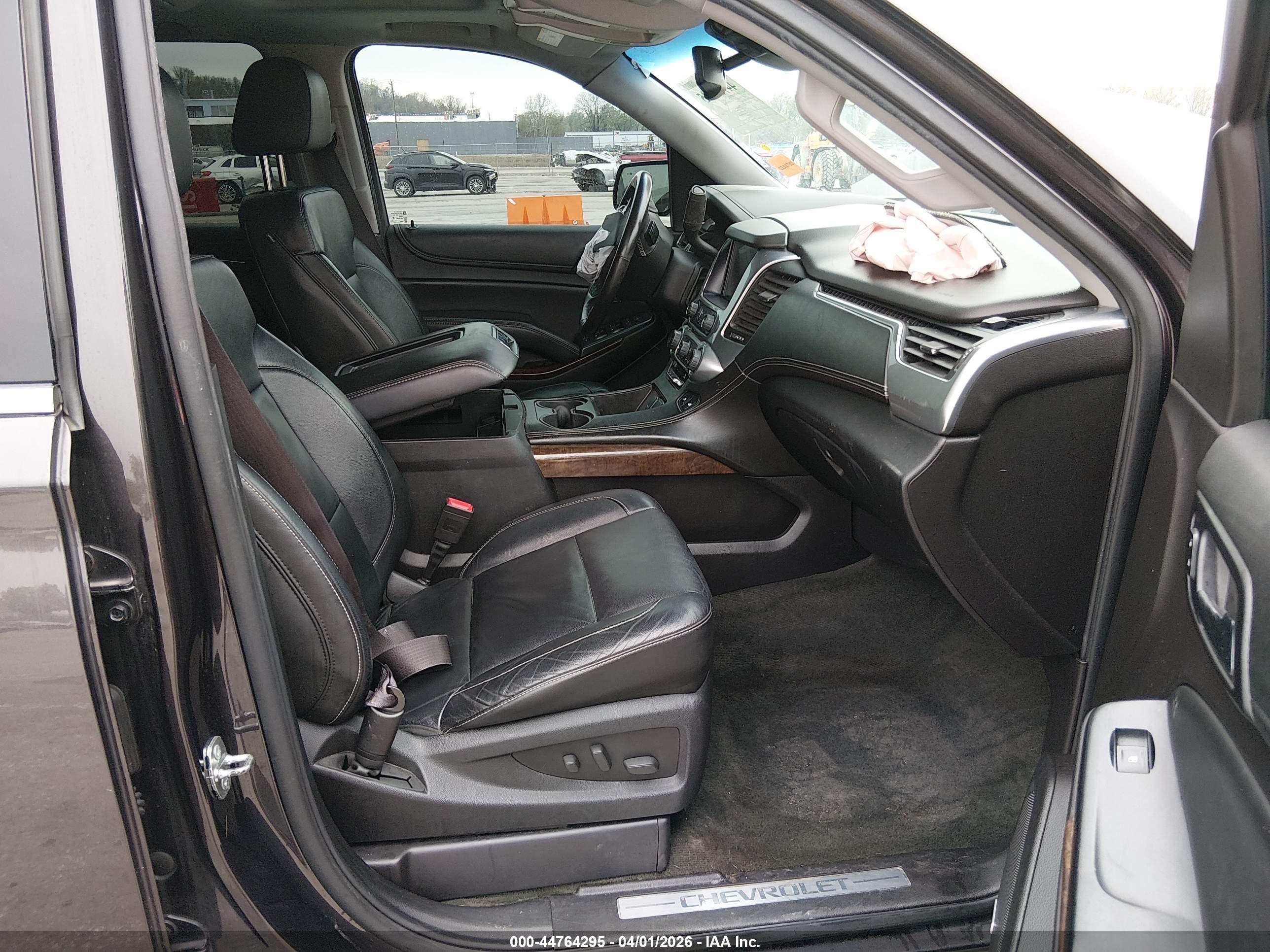 CHEVROLET SUBURBAN image 5
