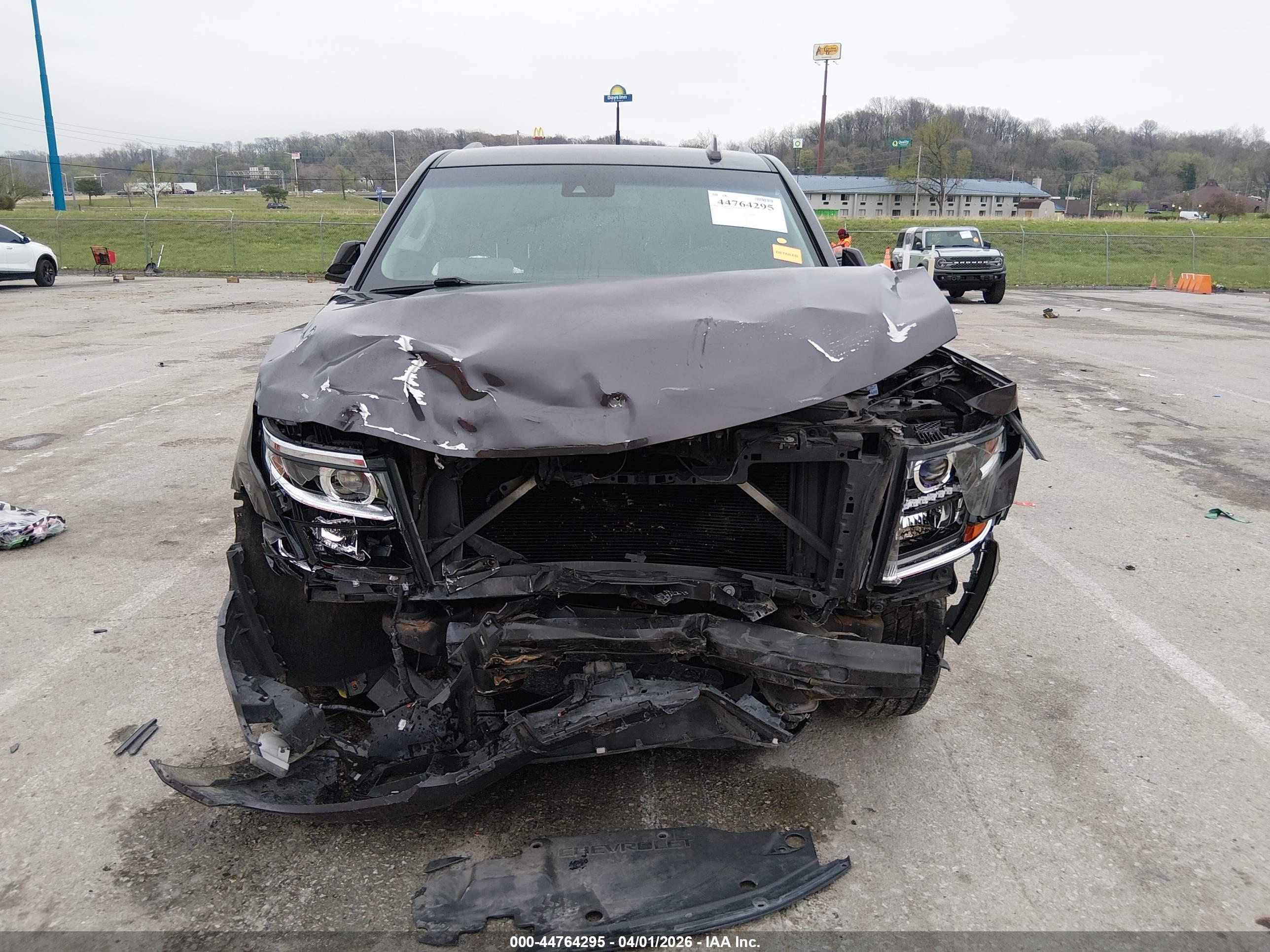 CHEVROLET SUBURBAN image 6