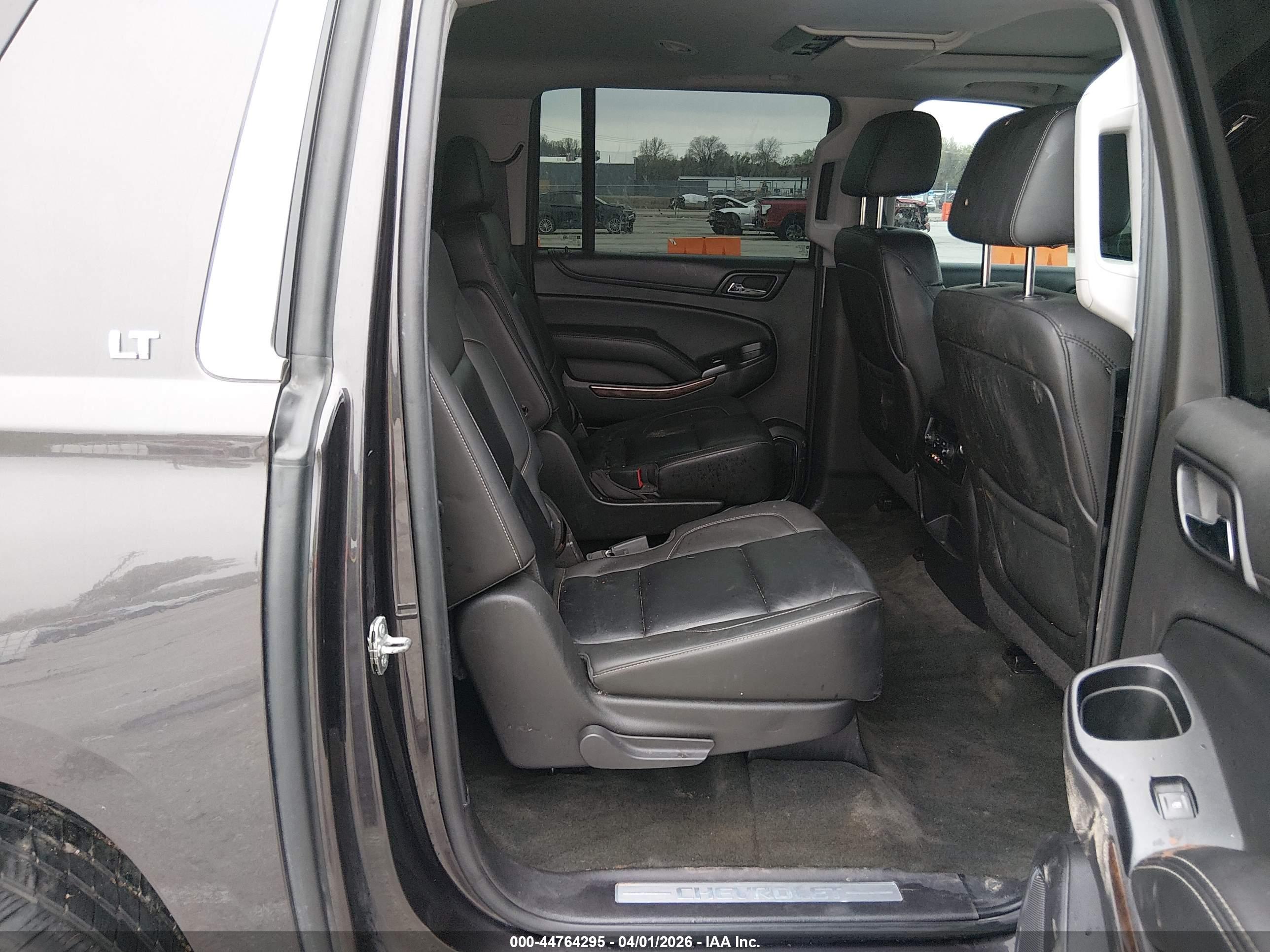 CHEVROLET SUBURBAN image 8