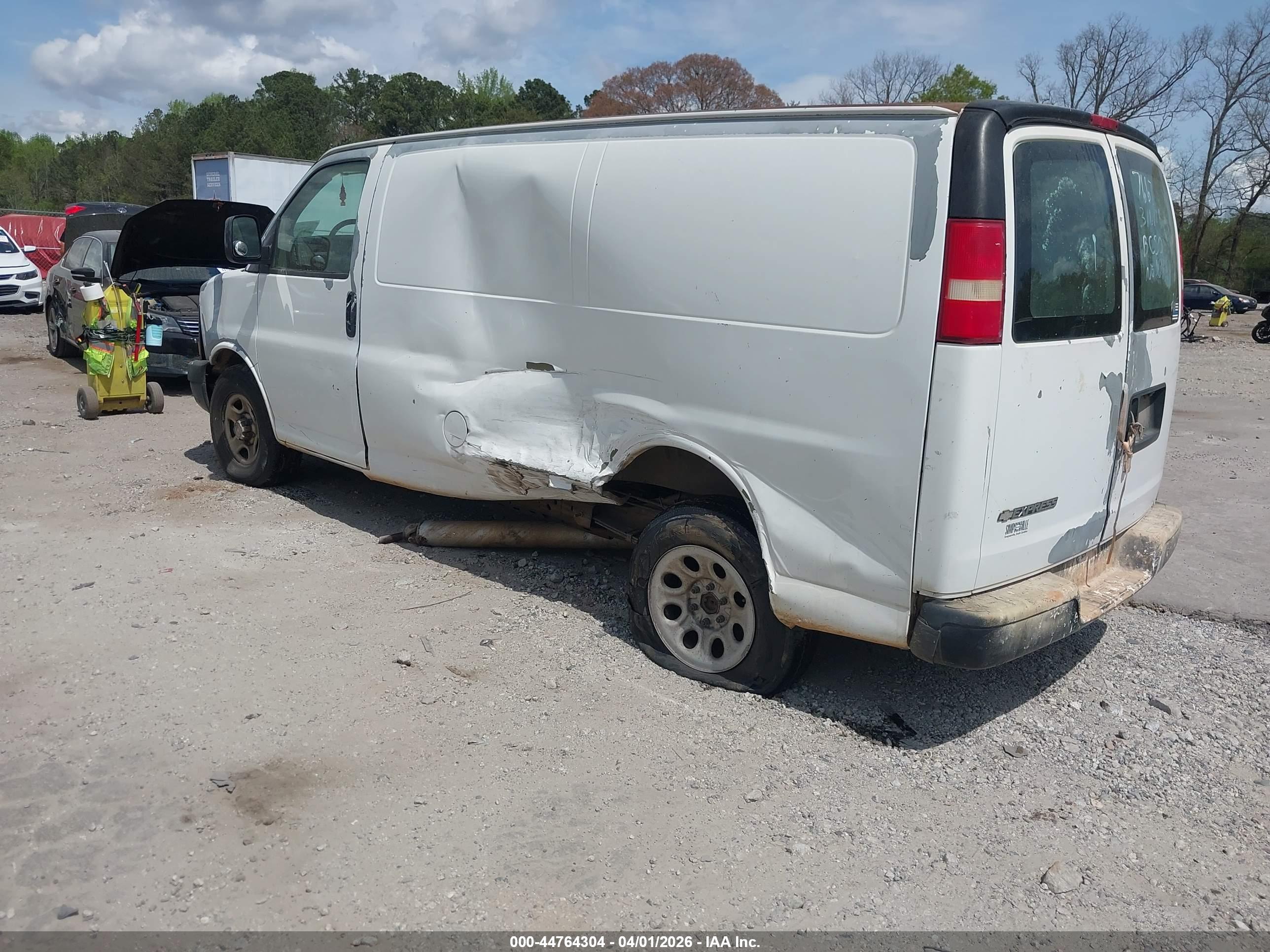 CHEVROLET EXPRESS image 3