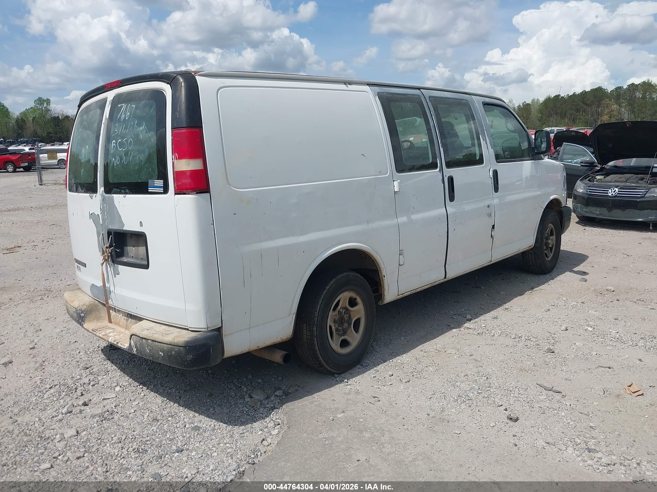 CHEVROLET EXPRESS image 4